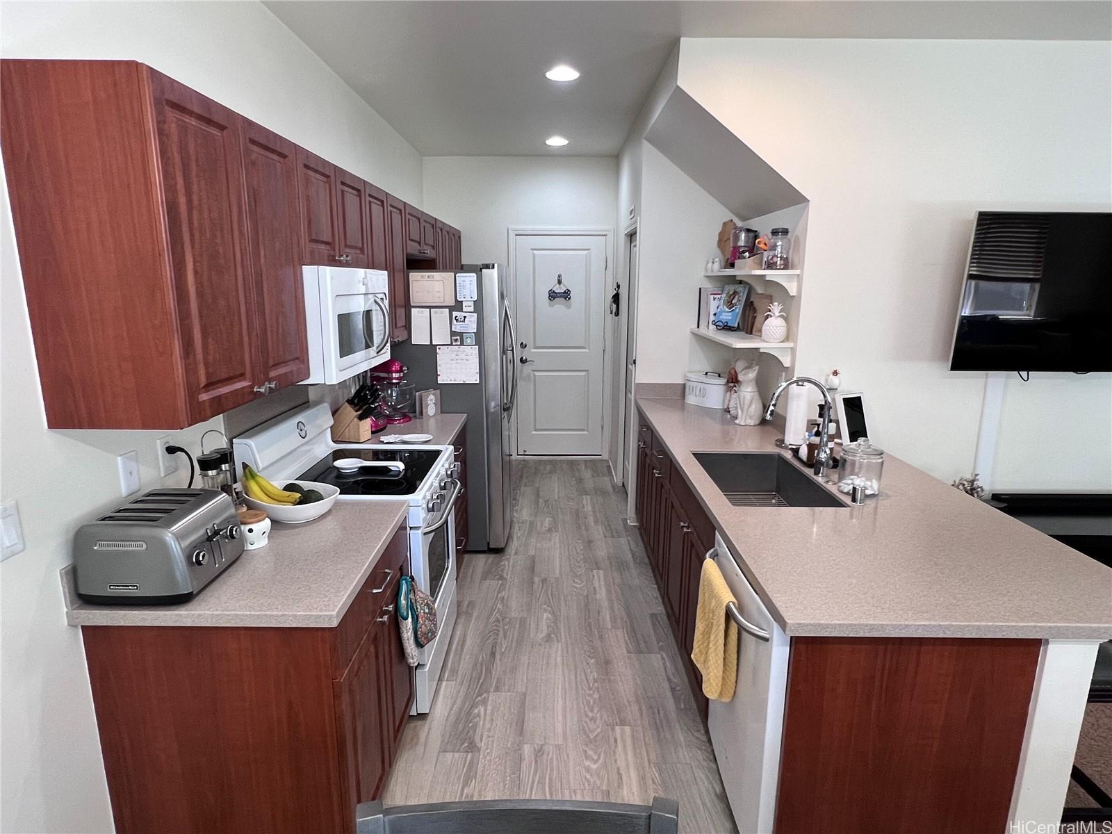 Photo 4 of 25