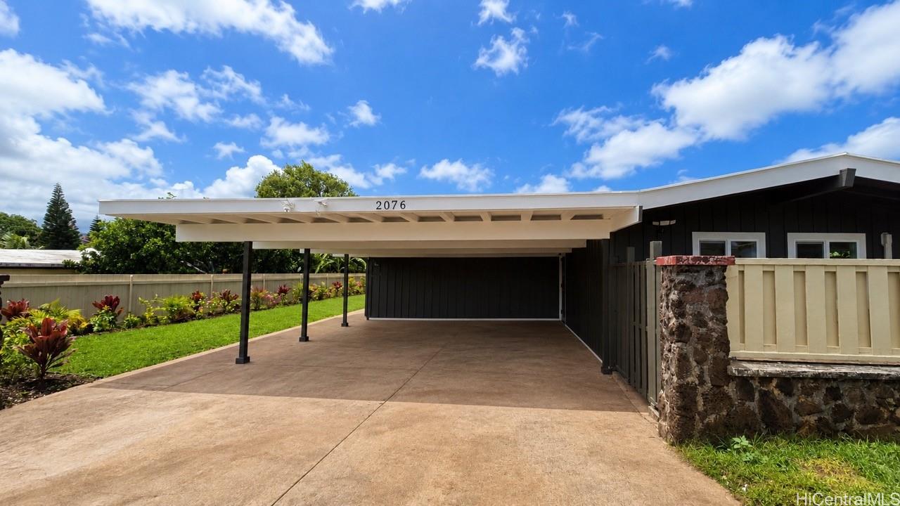 2076 Aaniu Loop