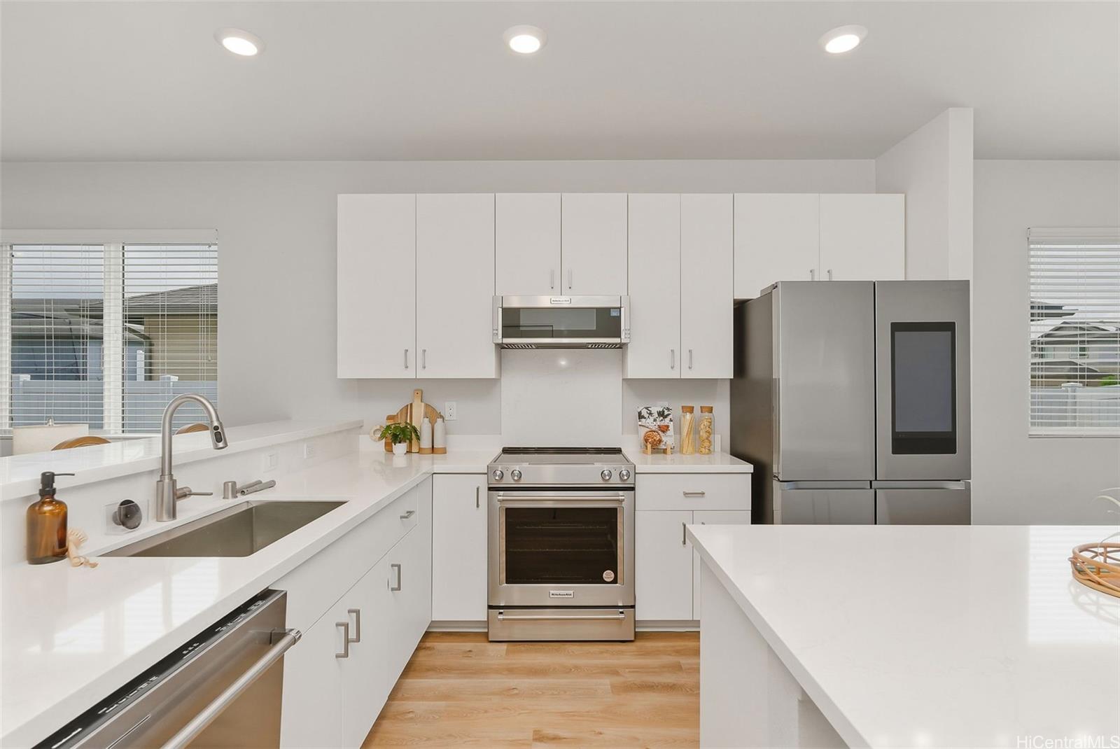Photo 7 of 25