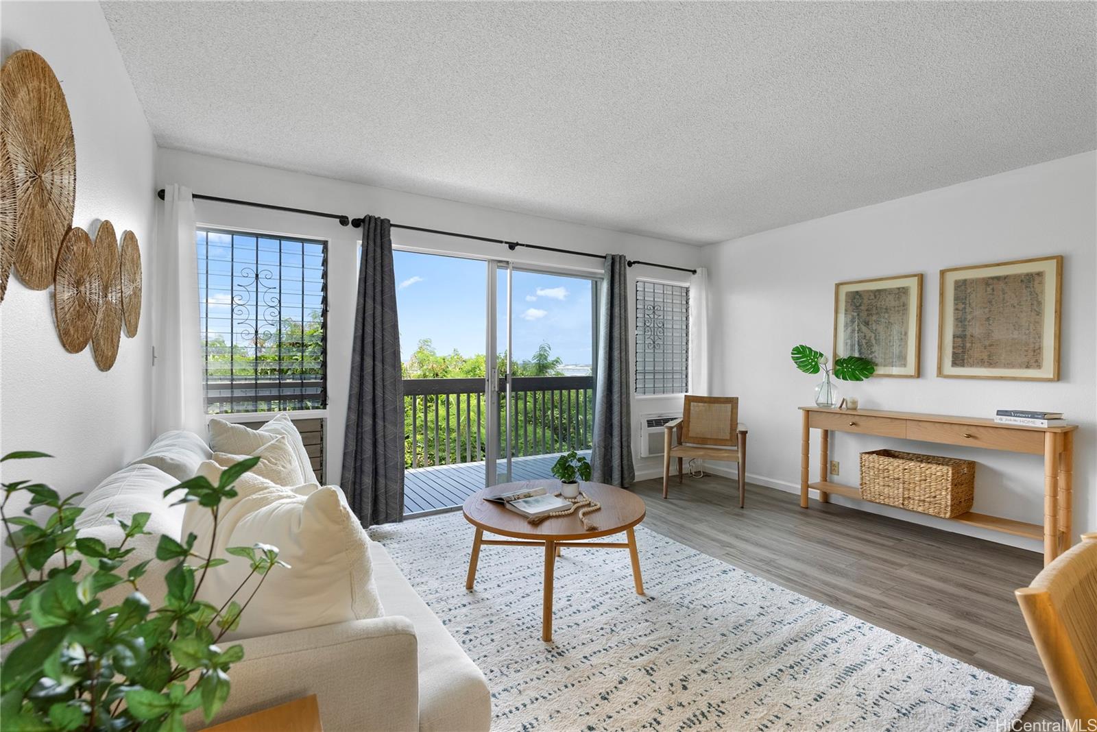 98-1451 Kaahumanu Street E221