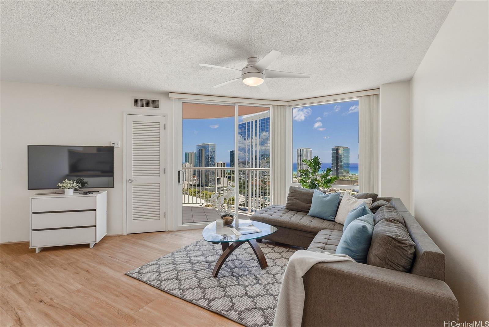 801 S King Street 3102