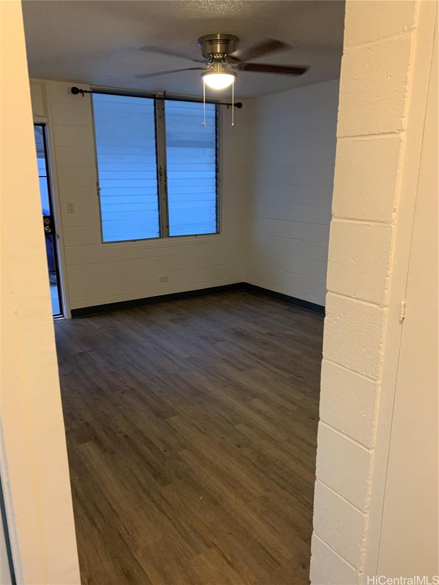 Photo 18 of 25