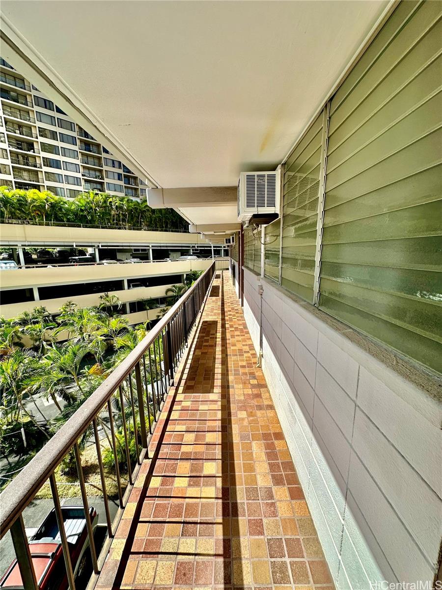 1863 Kaioo Drive  Unit 404