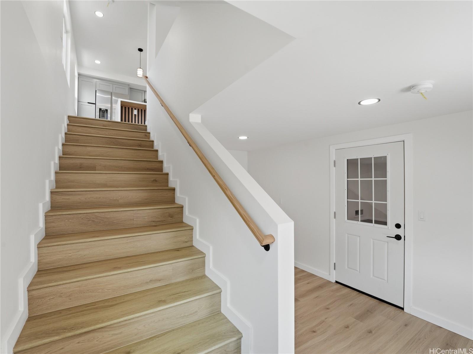 Photo 8 of 25