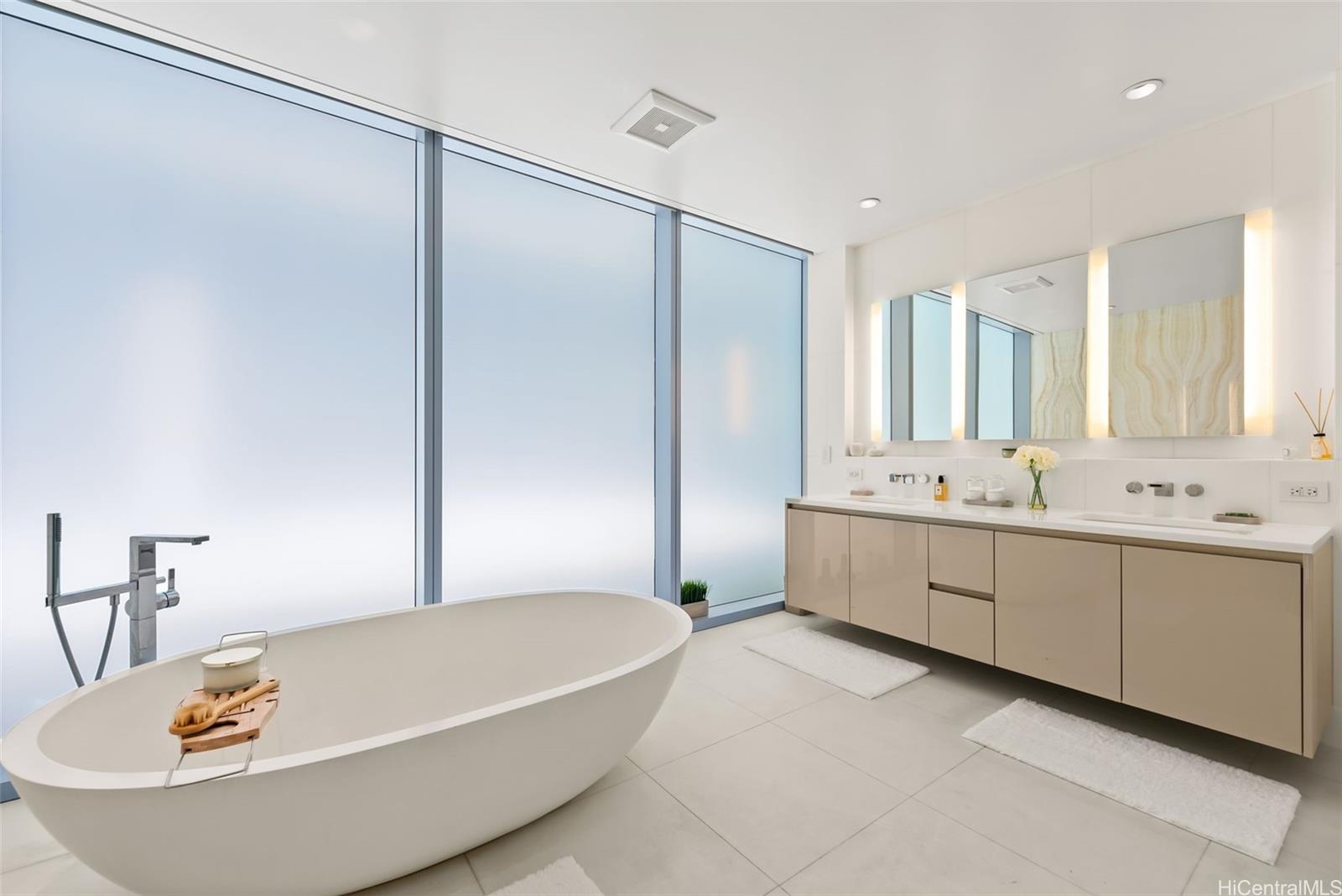 1118 Ala Moana Boulevard  Unit 4