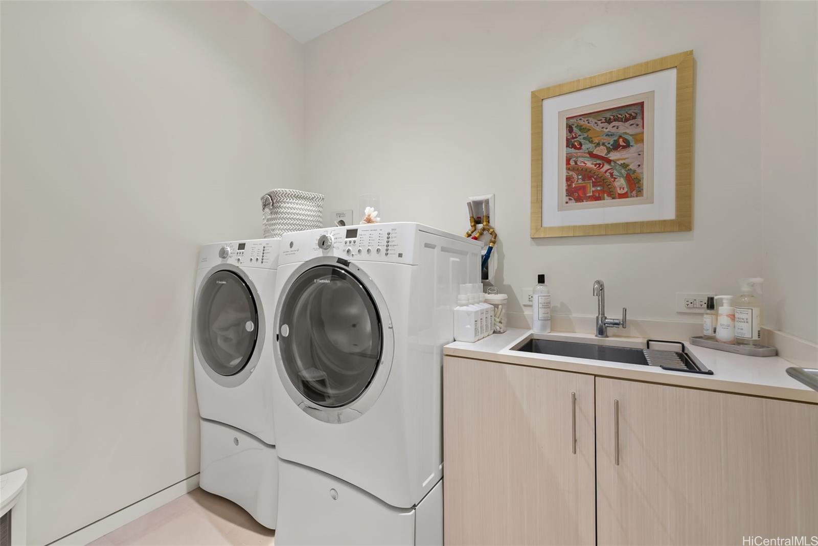 1118 Ala Moana Boulevard  Unit 4