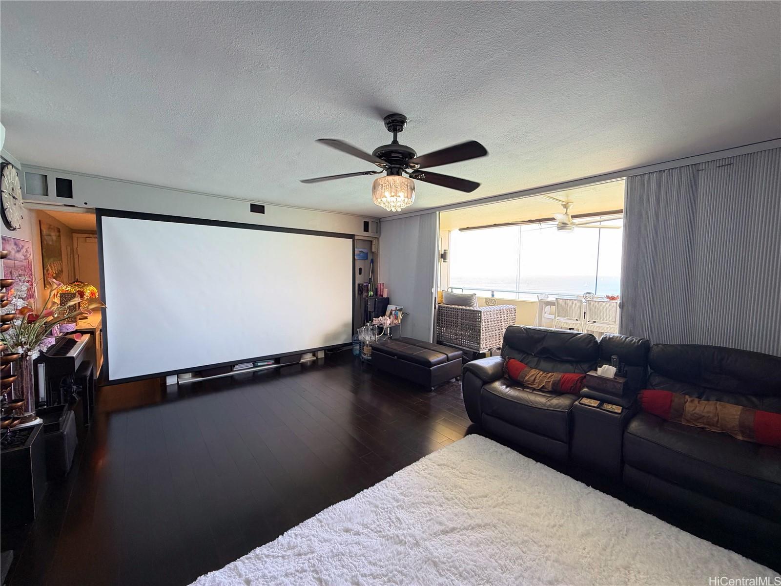 Photo 6 of 25
