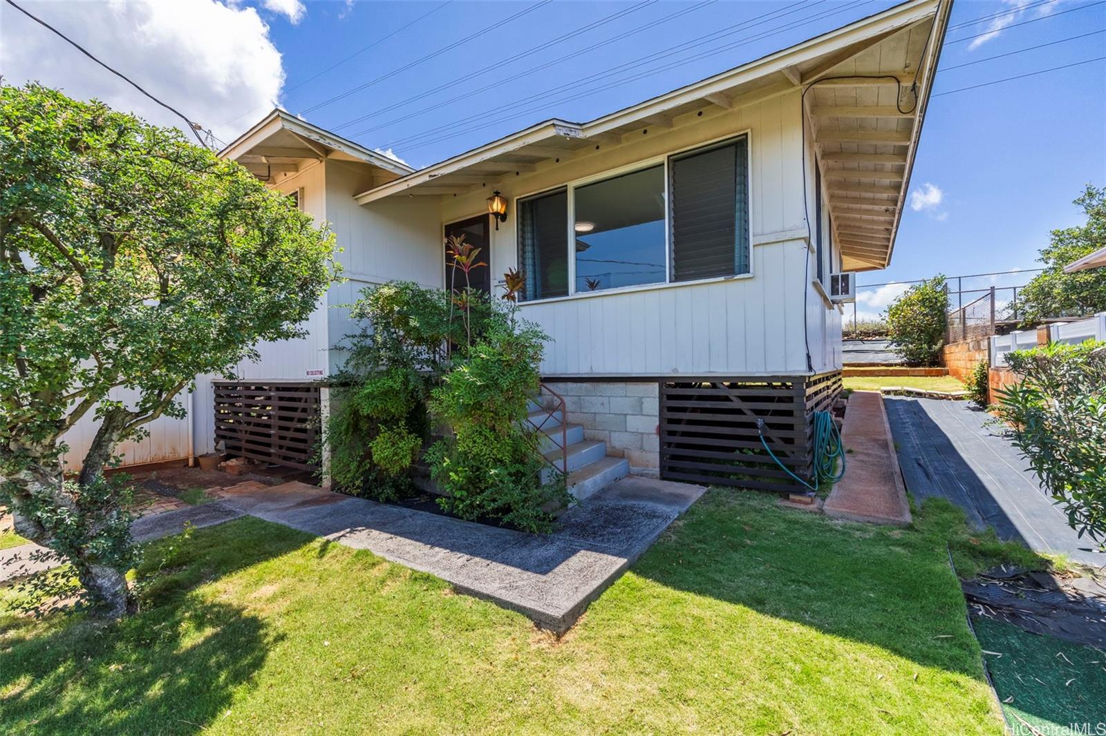 377 Hoomalu Street