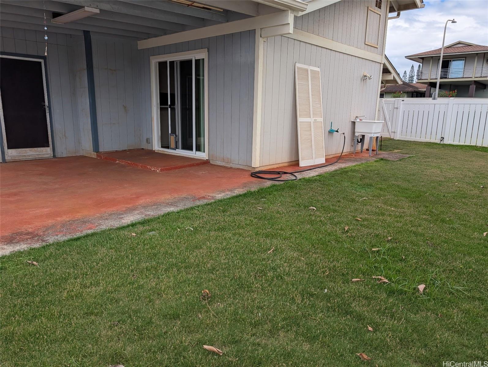 Photo 16 of 23