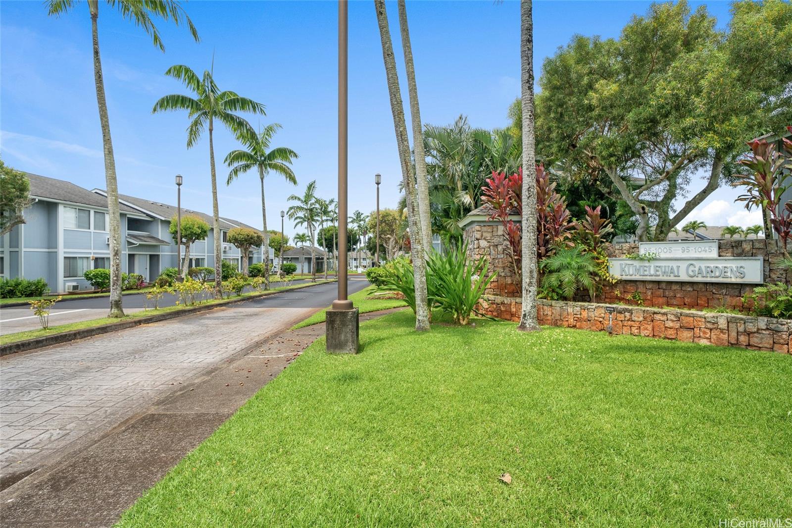 95-1043 Ainamakua Drive  Unit 17