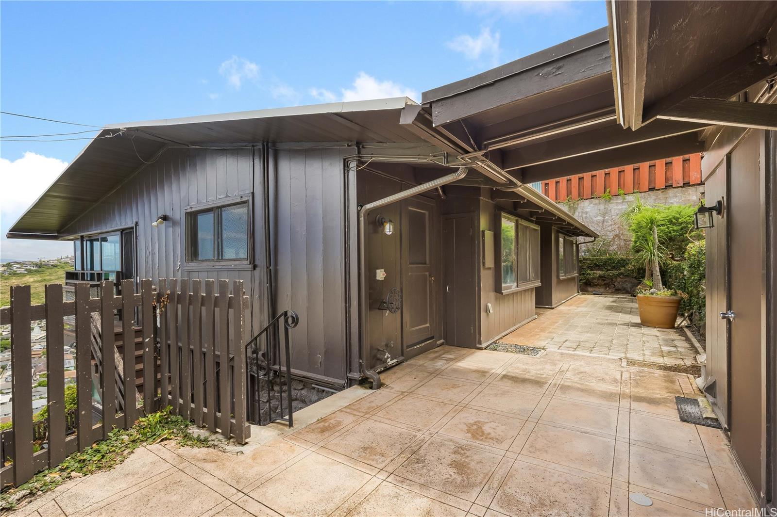 1602 Mikahala Way