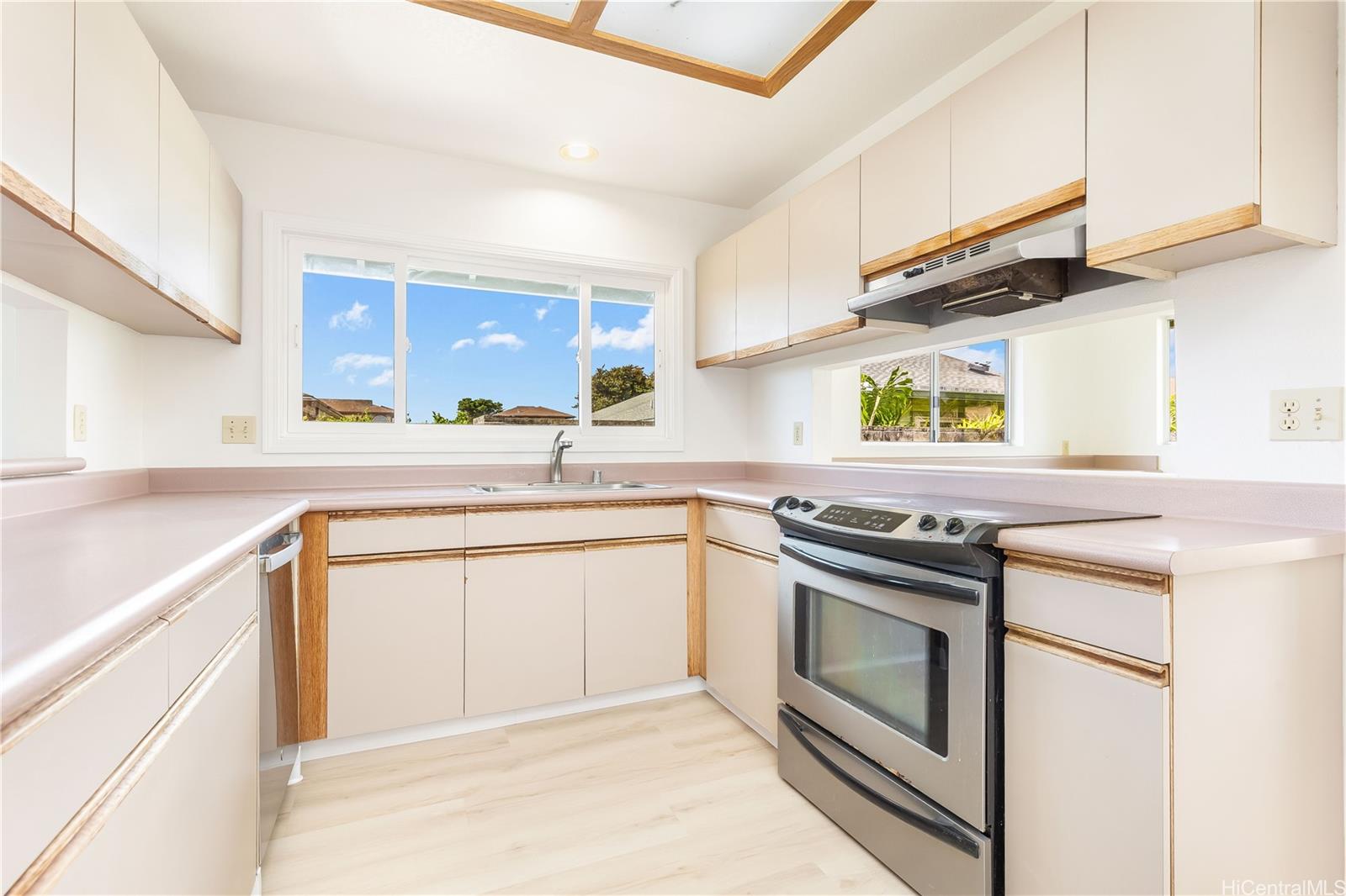 Photo 11 of 25