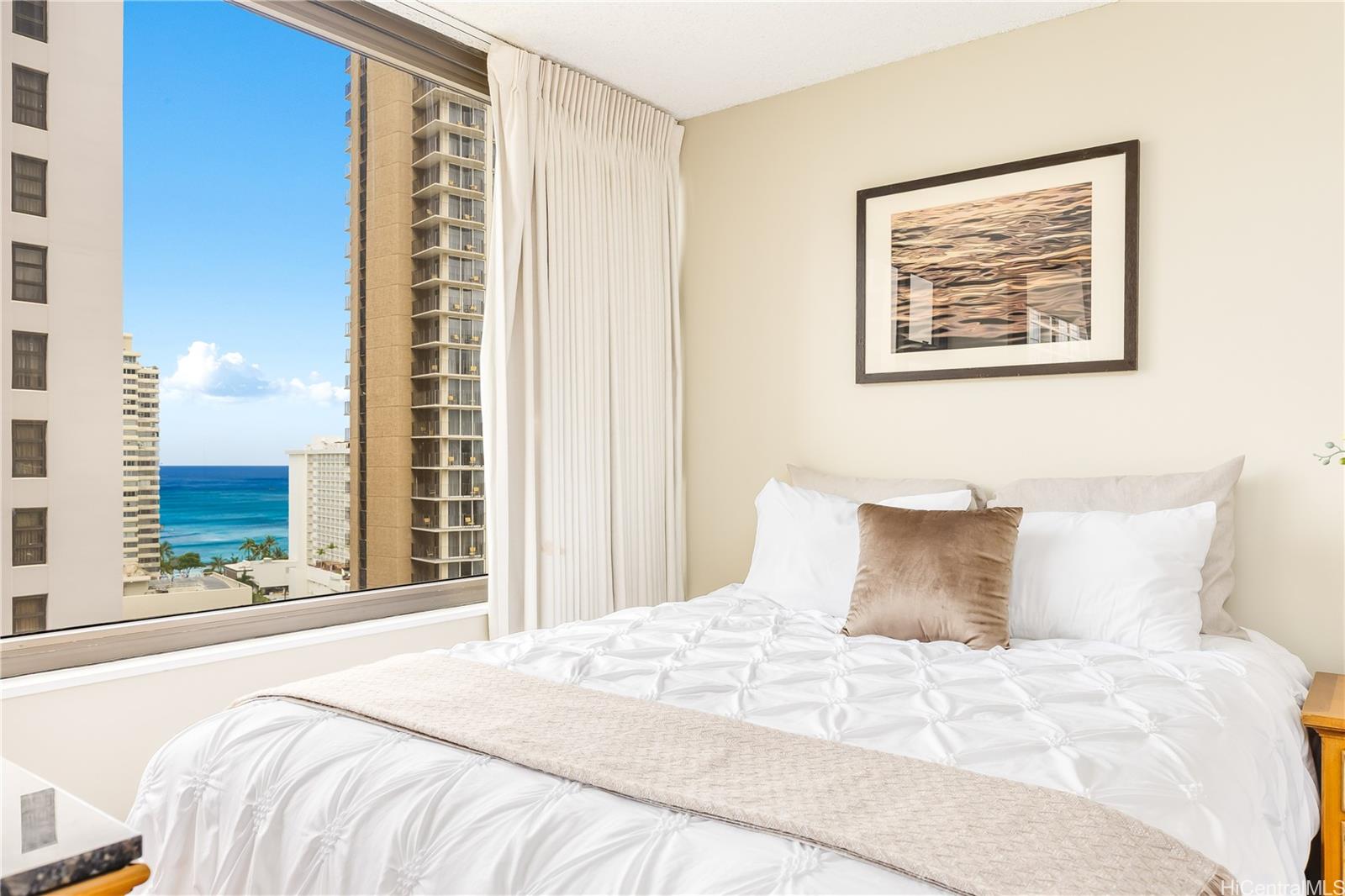 201 Ohua Avenue  Unit Mauka 1706