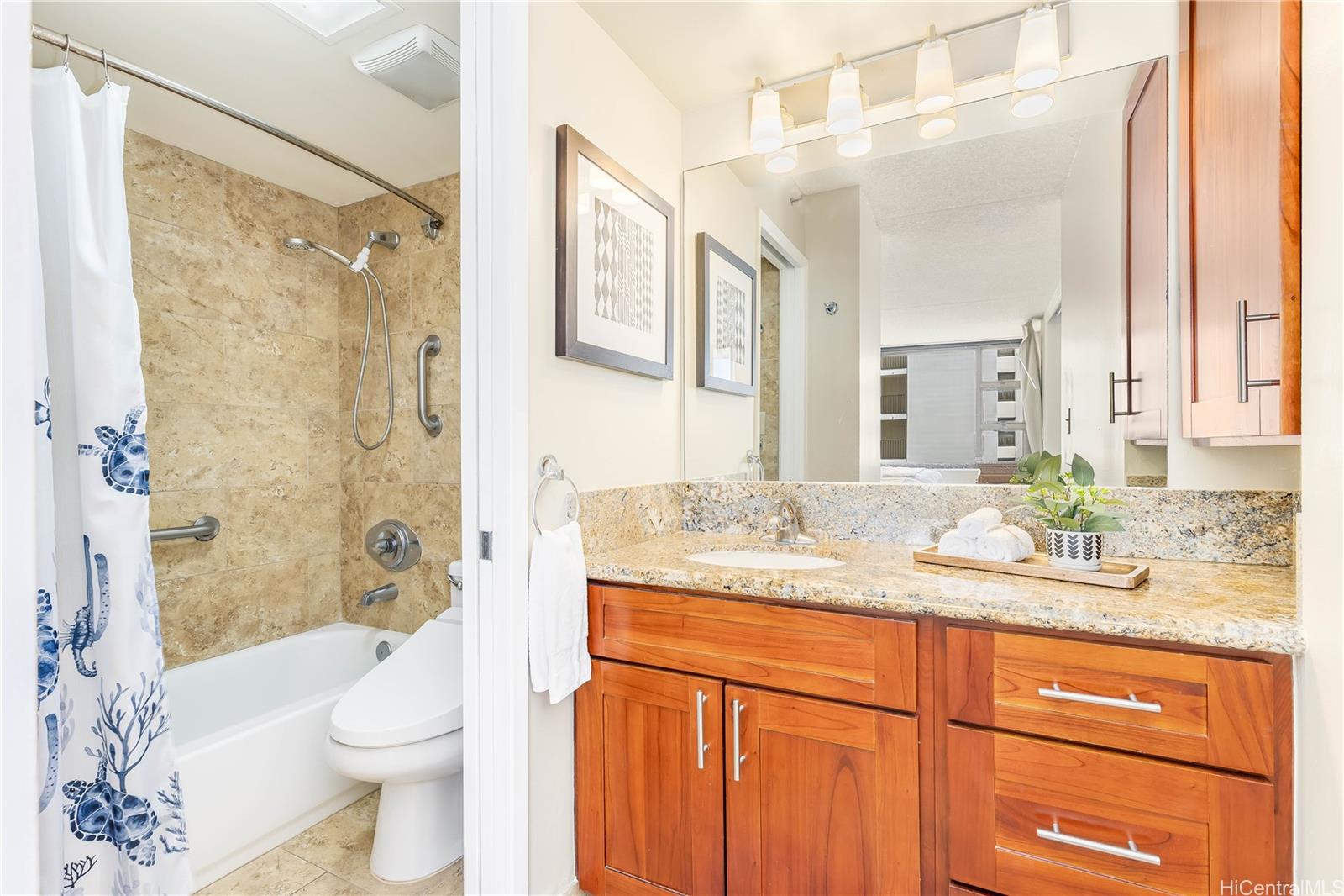 201 Ohua Avenue  Unit Mauka 1706