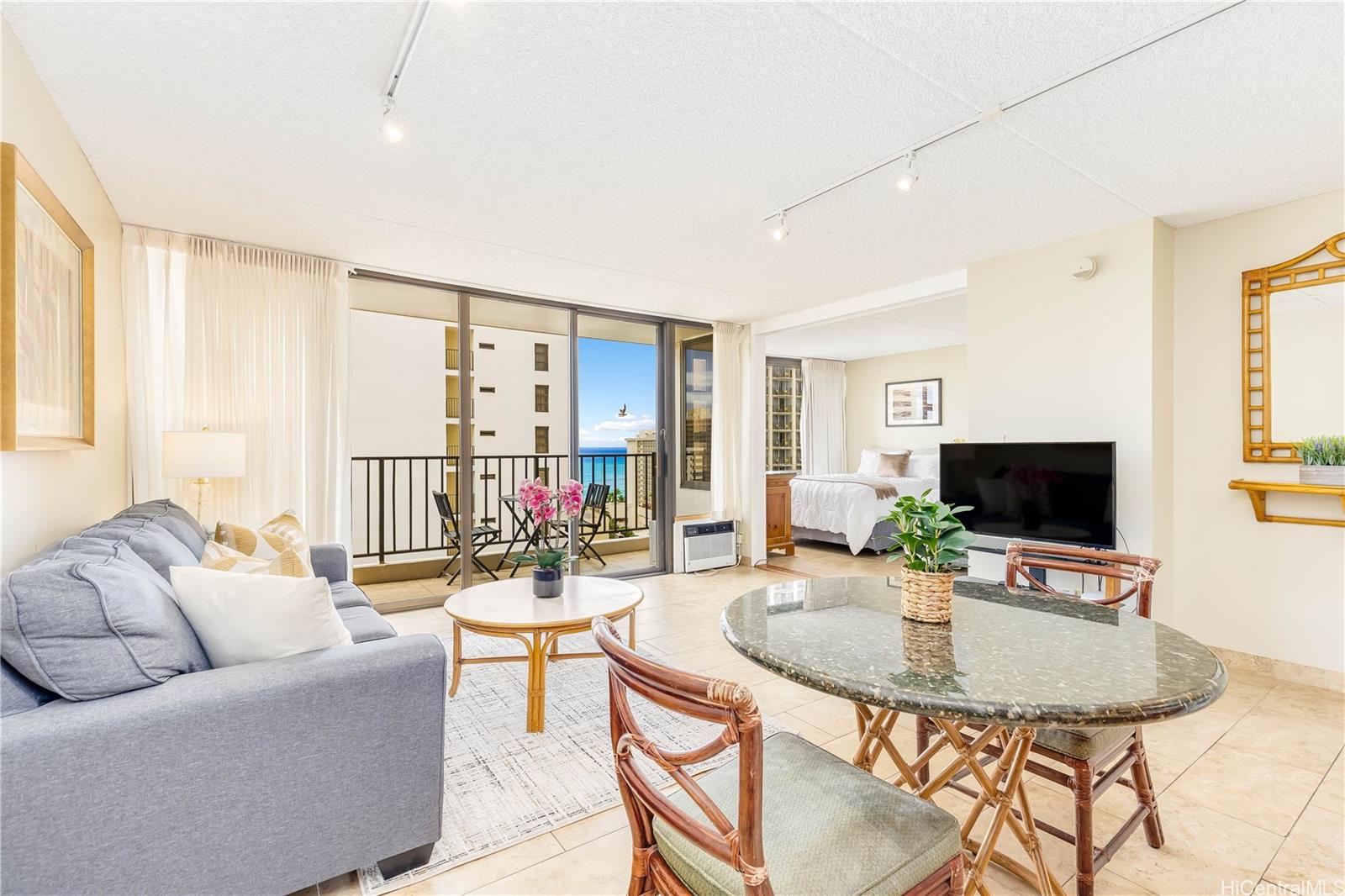 201 Ohua Avenue  Unit Mauka 1706