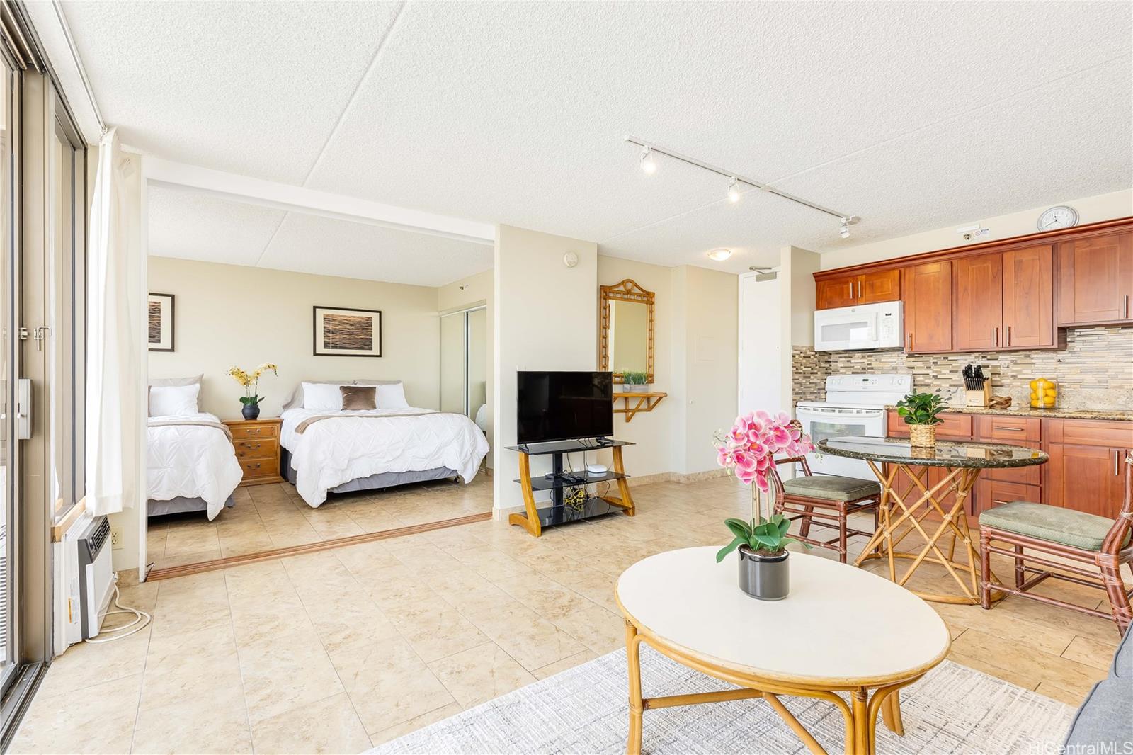 201 Ohua Avenue  Unit Mauka 1706