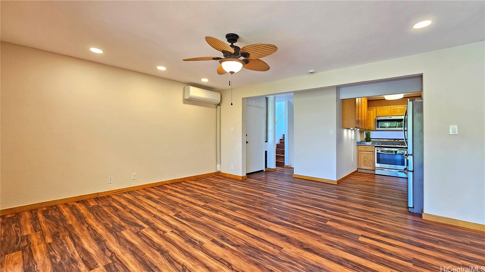 Photo 11 of 25