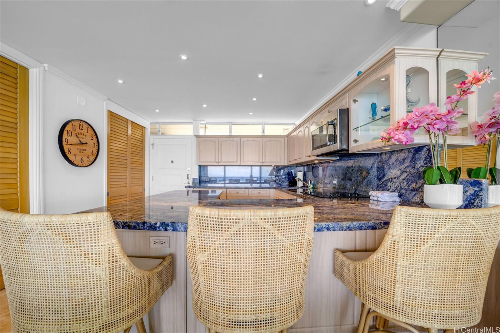 2877 Kalakaua Avenue  Unit 1004