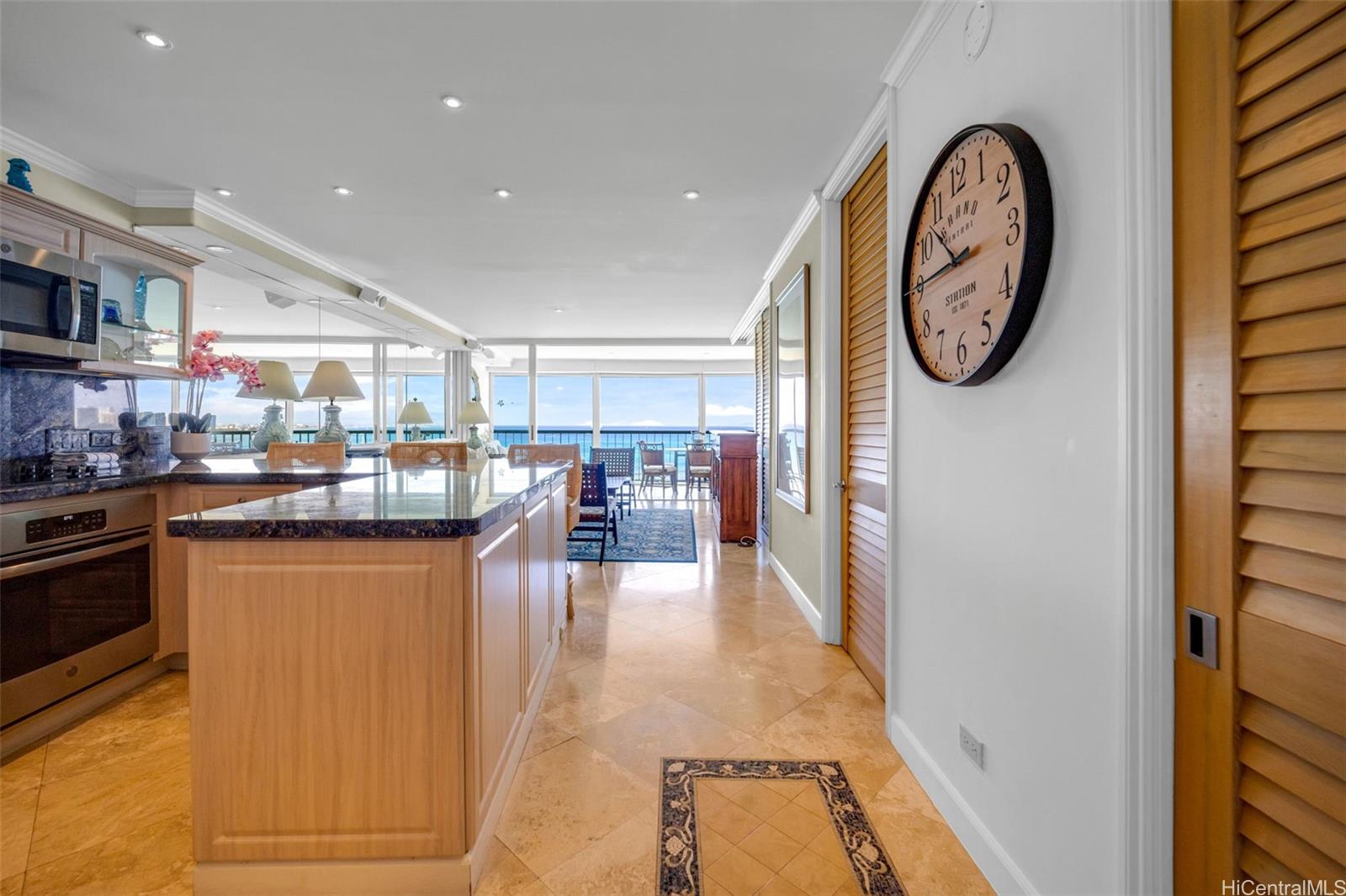 2877 Kalakaua Avenue  Unit 1004