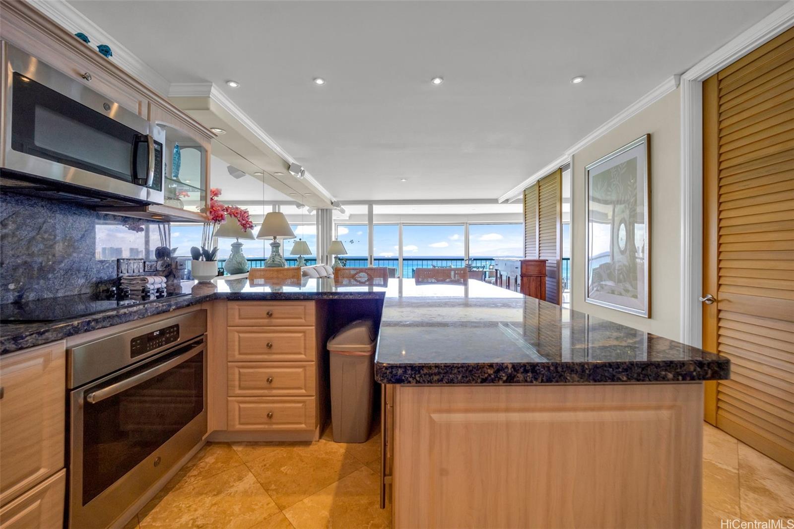 2877 Kalakaua Avenue  Unit 1004