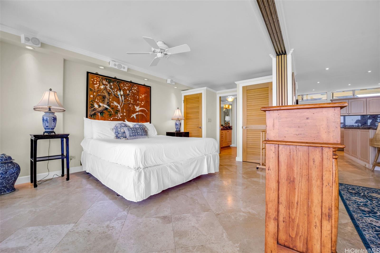 2877 Kalakaua Avenue  Unit 1004