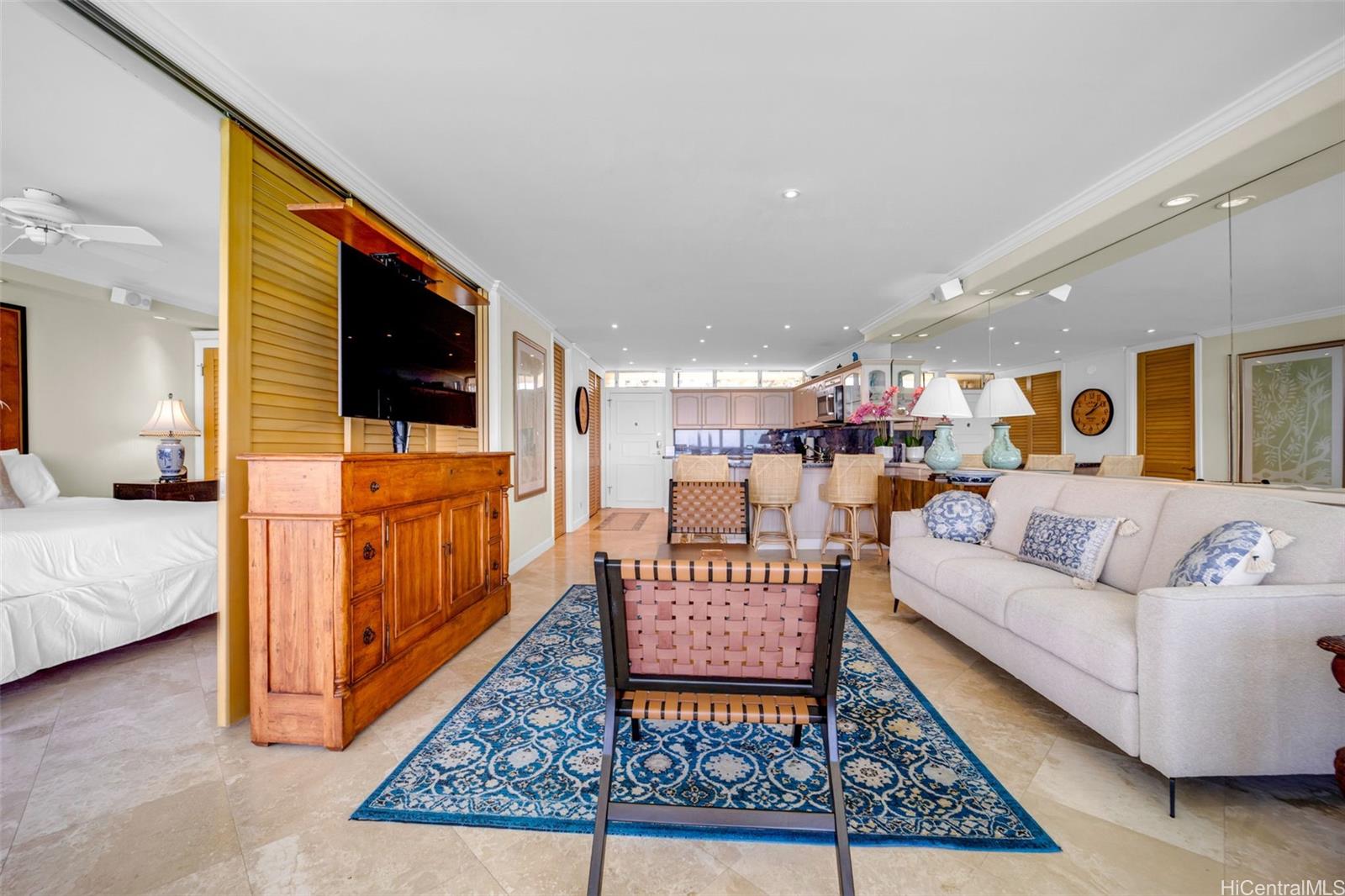 2877 Kalakaua Avenue  Unit 1004
