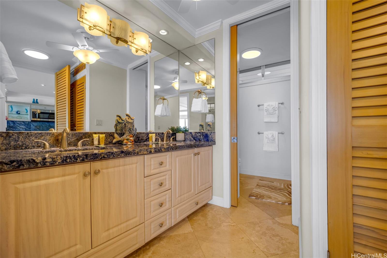 2877 Kalakaua Avenue  Unit 1004