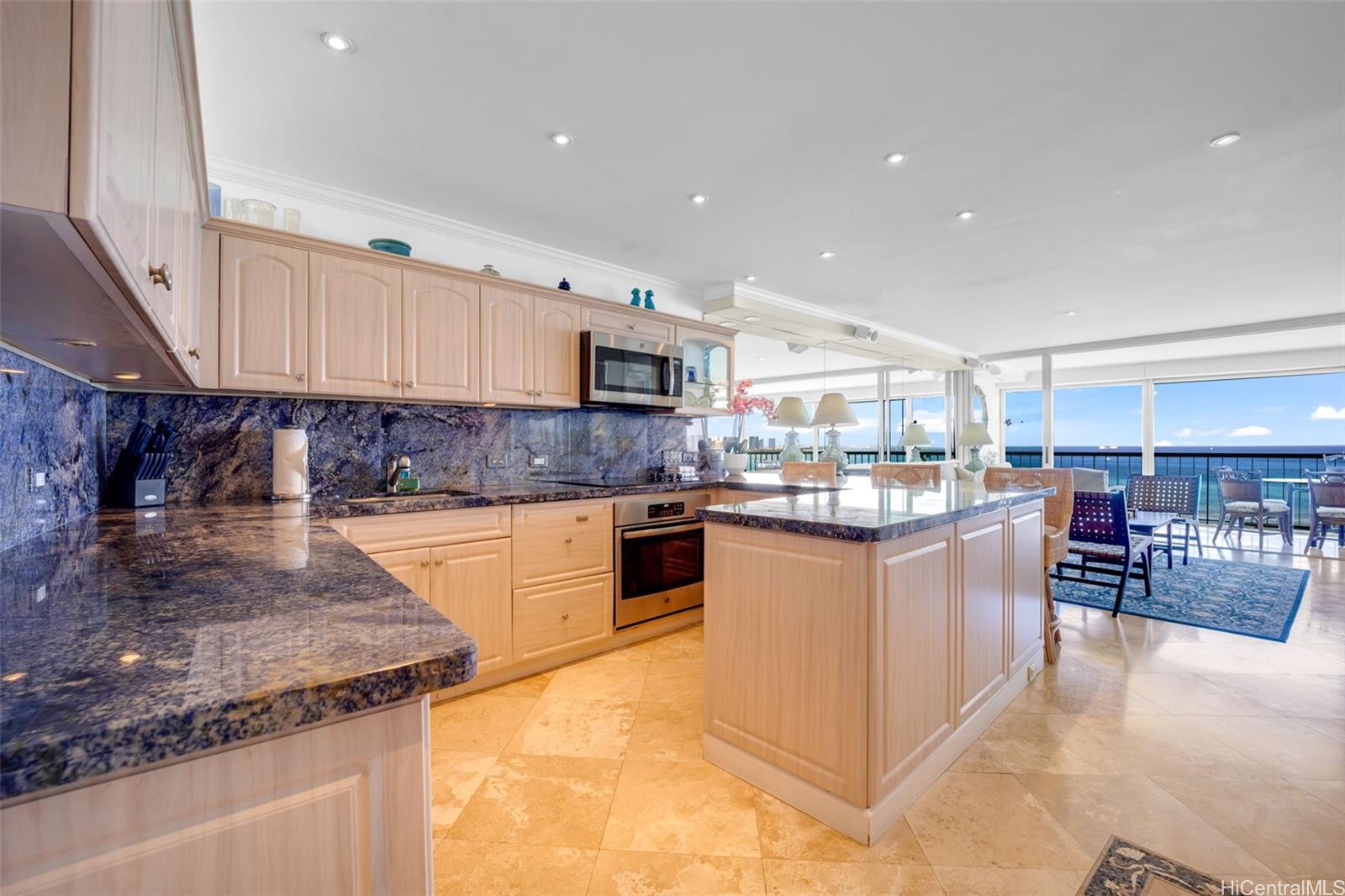 2877 Kalakaua Avenue  Unit 1004