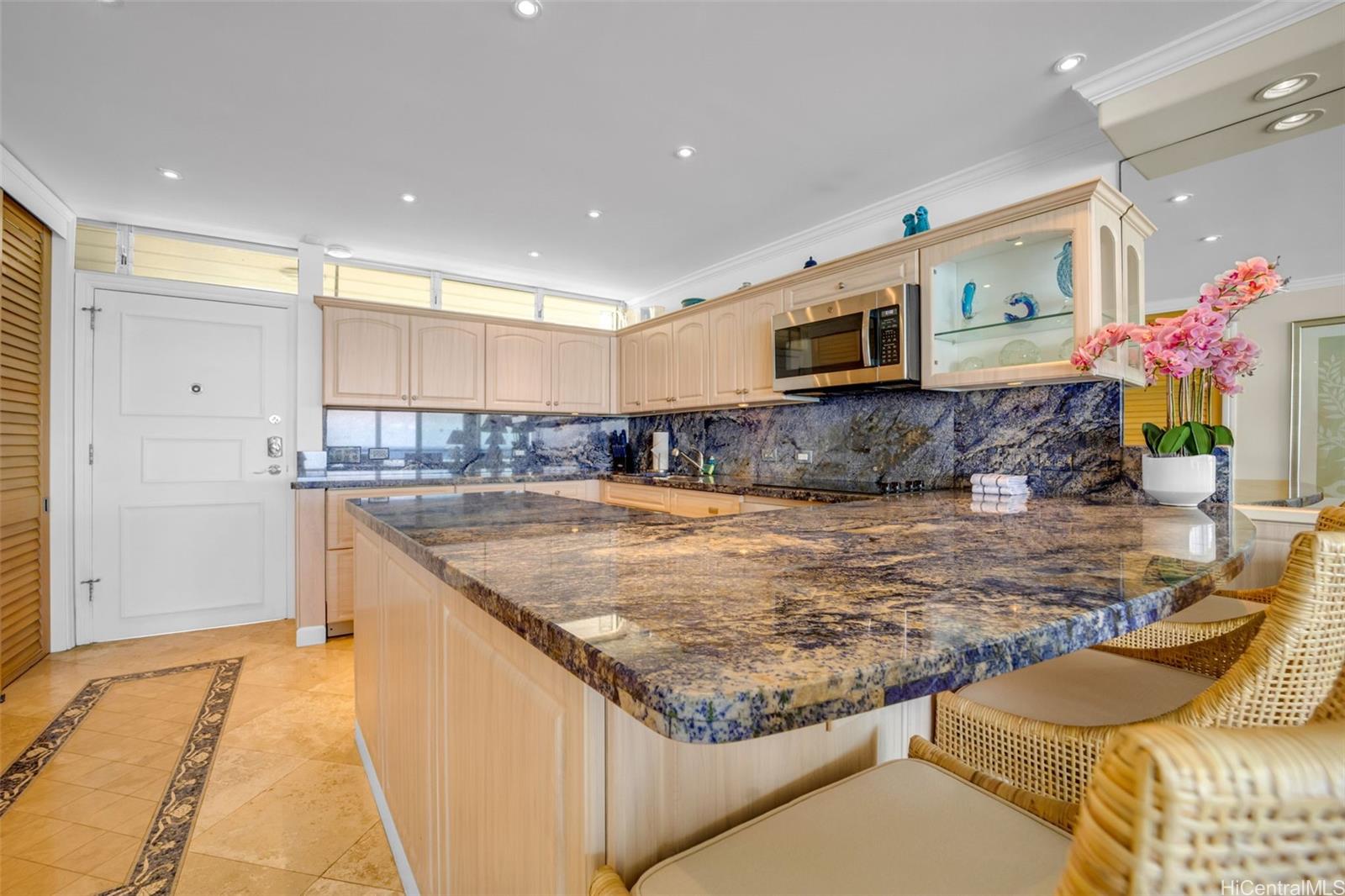 2877 Kalakaua Avenue  Unit 1004