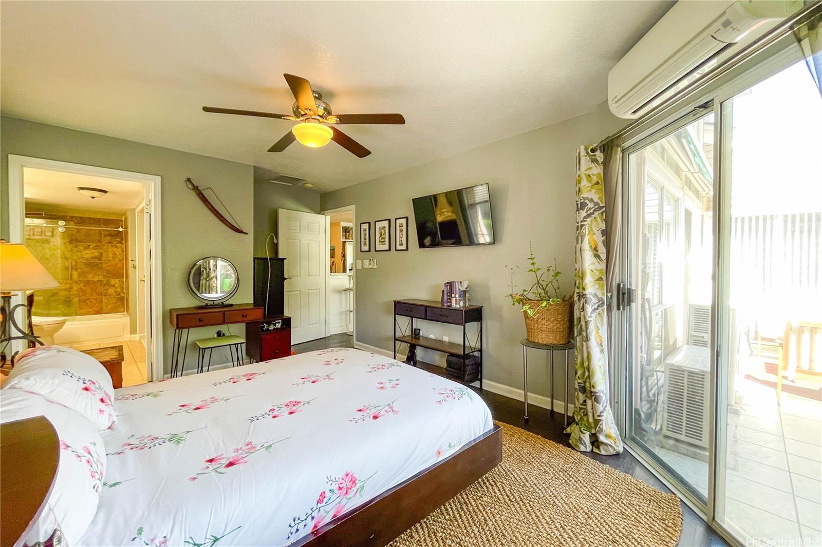 Photo 8 of 25
