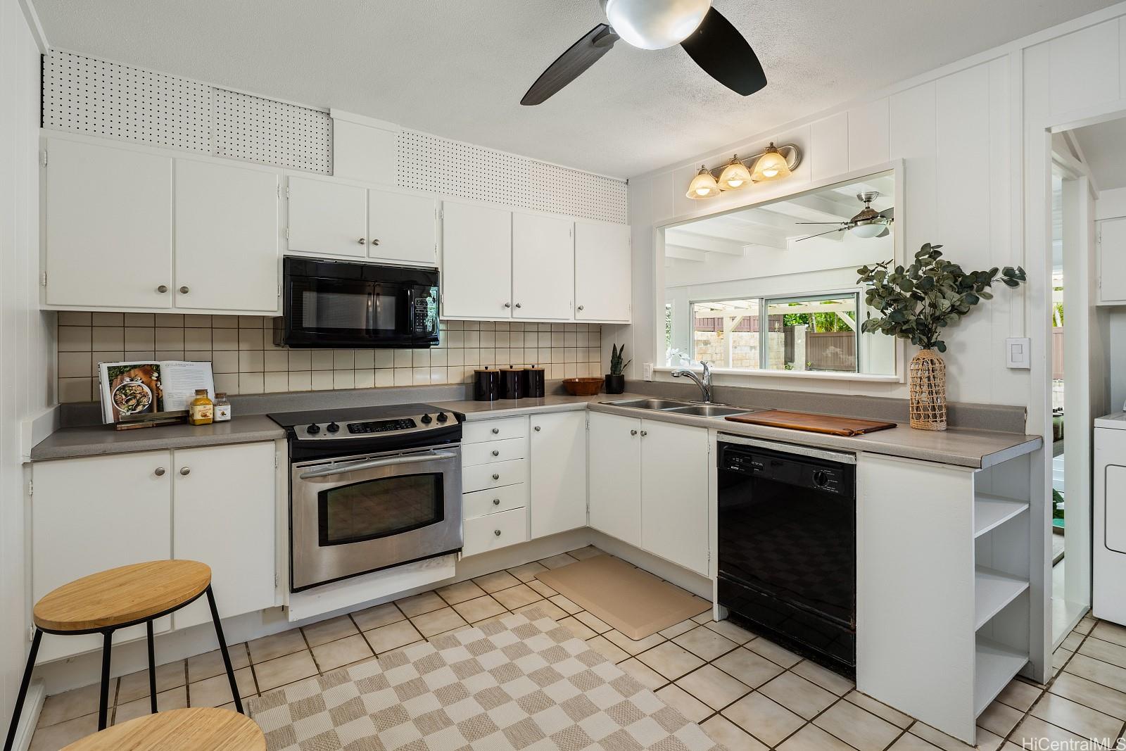 1031 Lunaai Place
