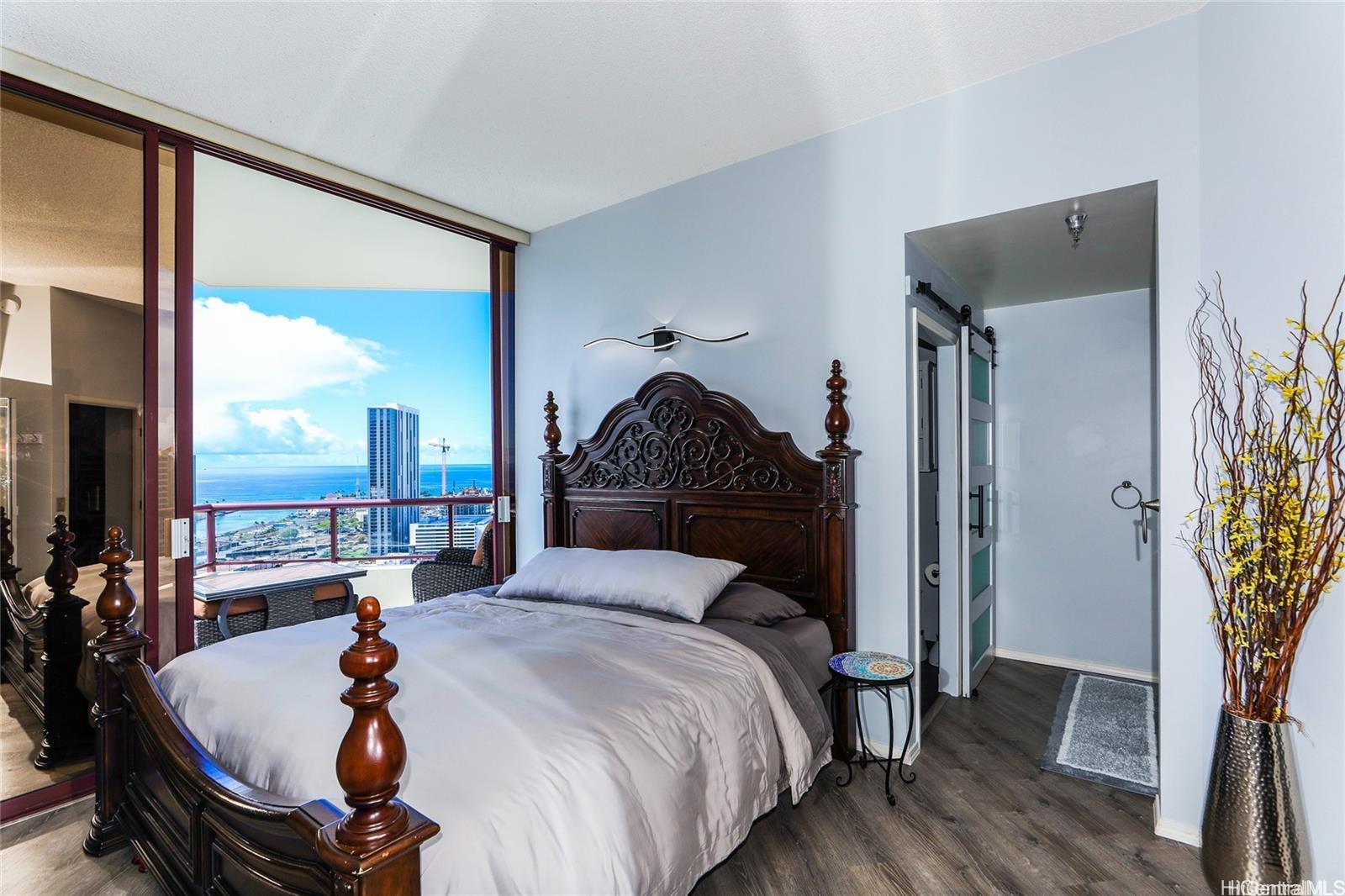 725 Kapiolani Boulevard 2601
