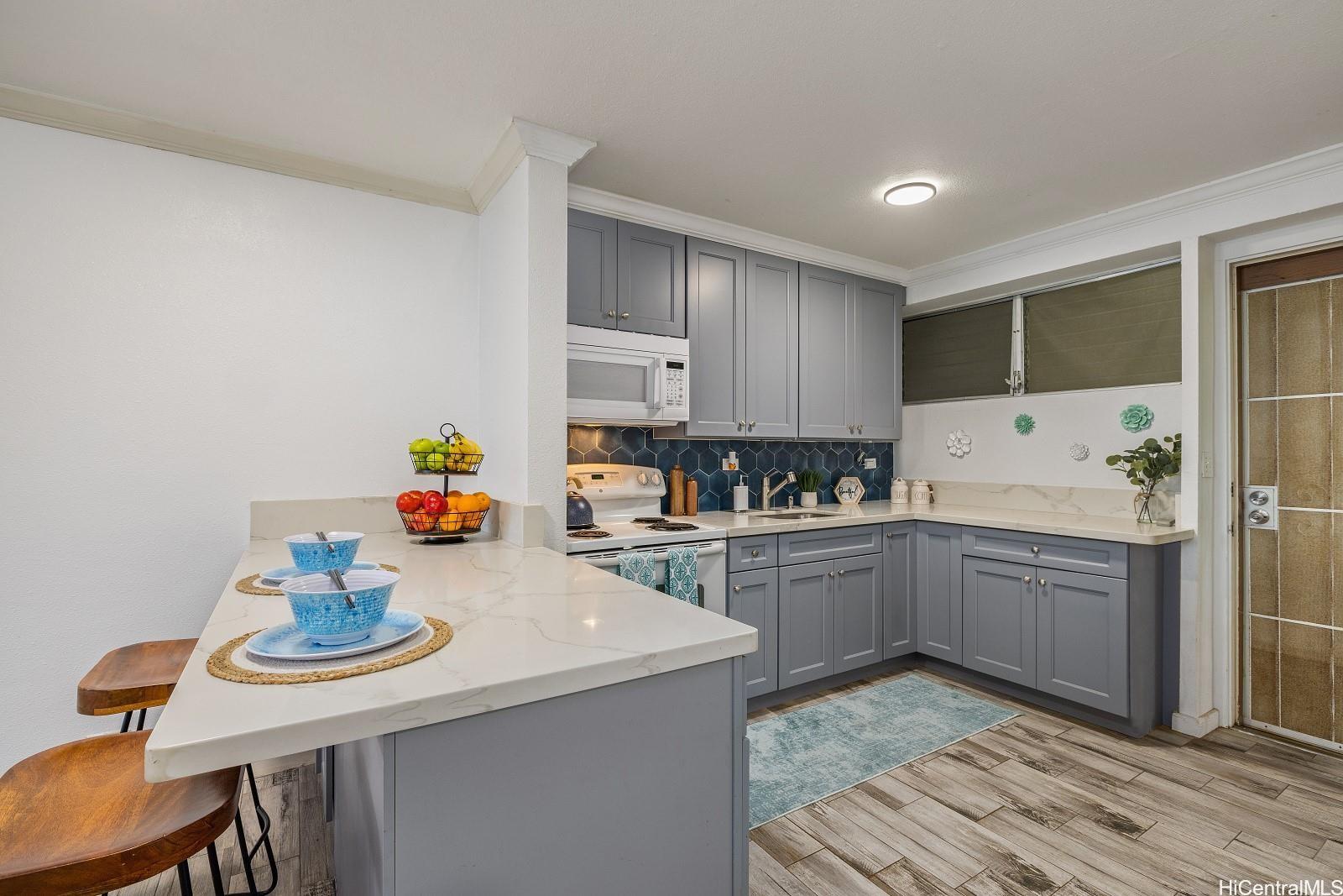 1423 Emerson Street  Unit 111