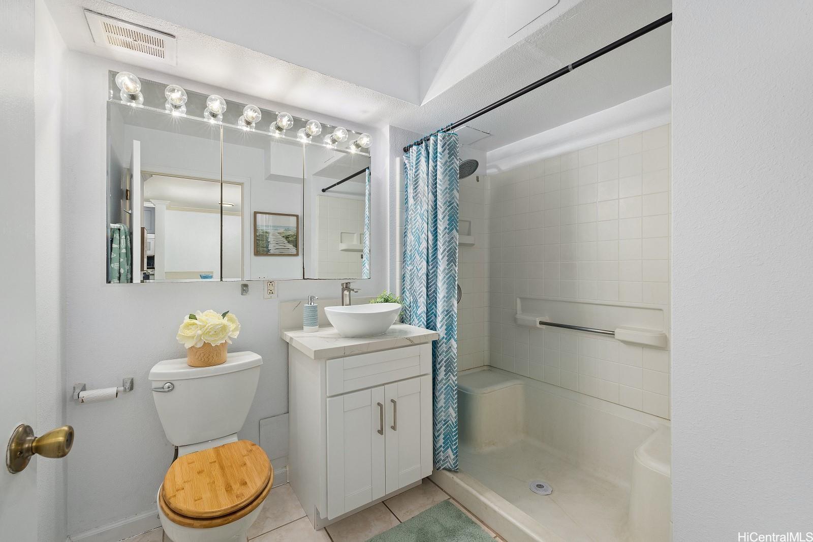 1423 Emerson Street  Unit 111
