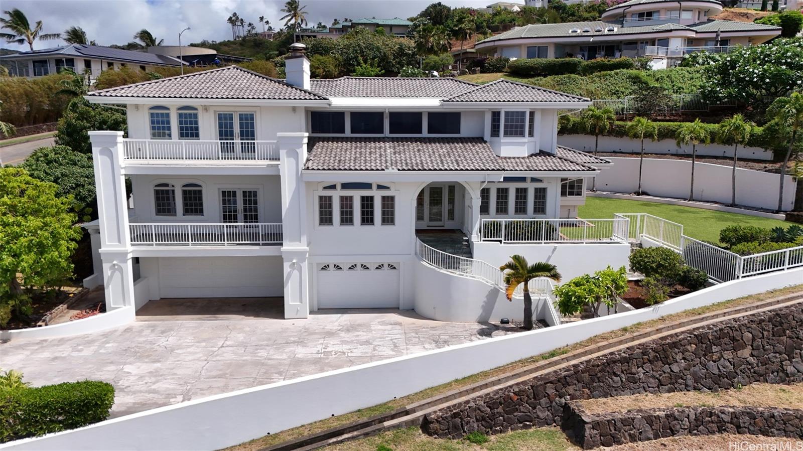399 Puuikena Drive