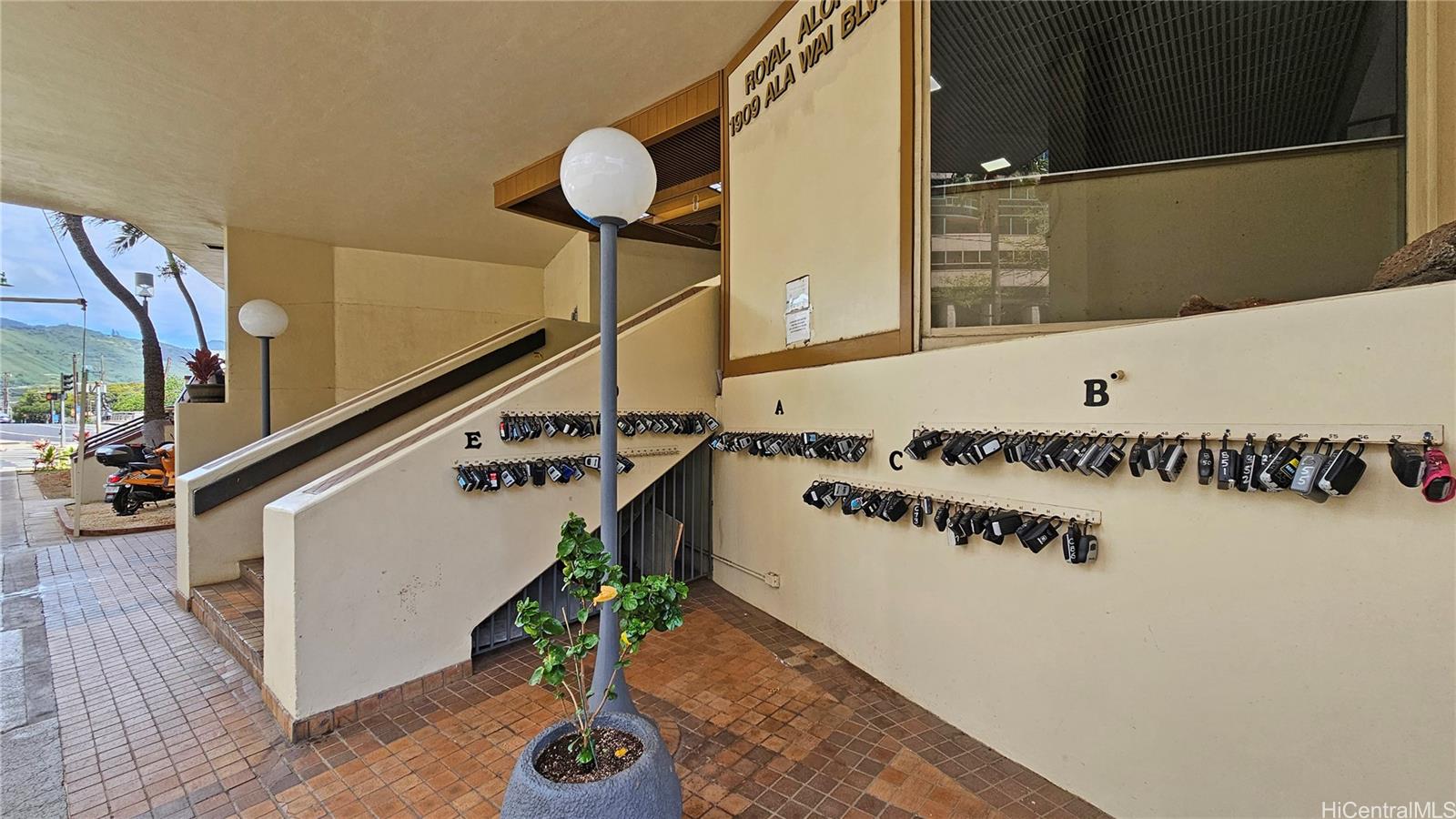 1909 Ala Wai Streets  Unit 1406