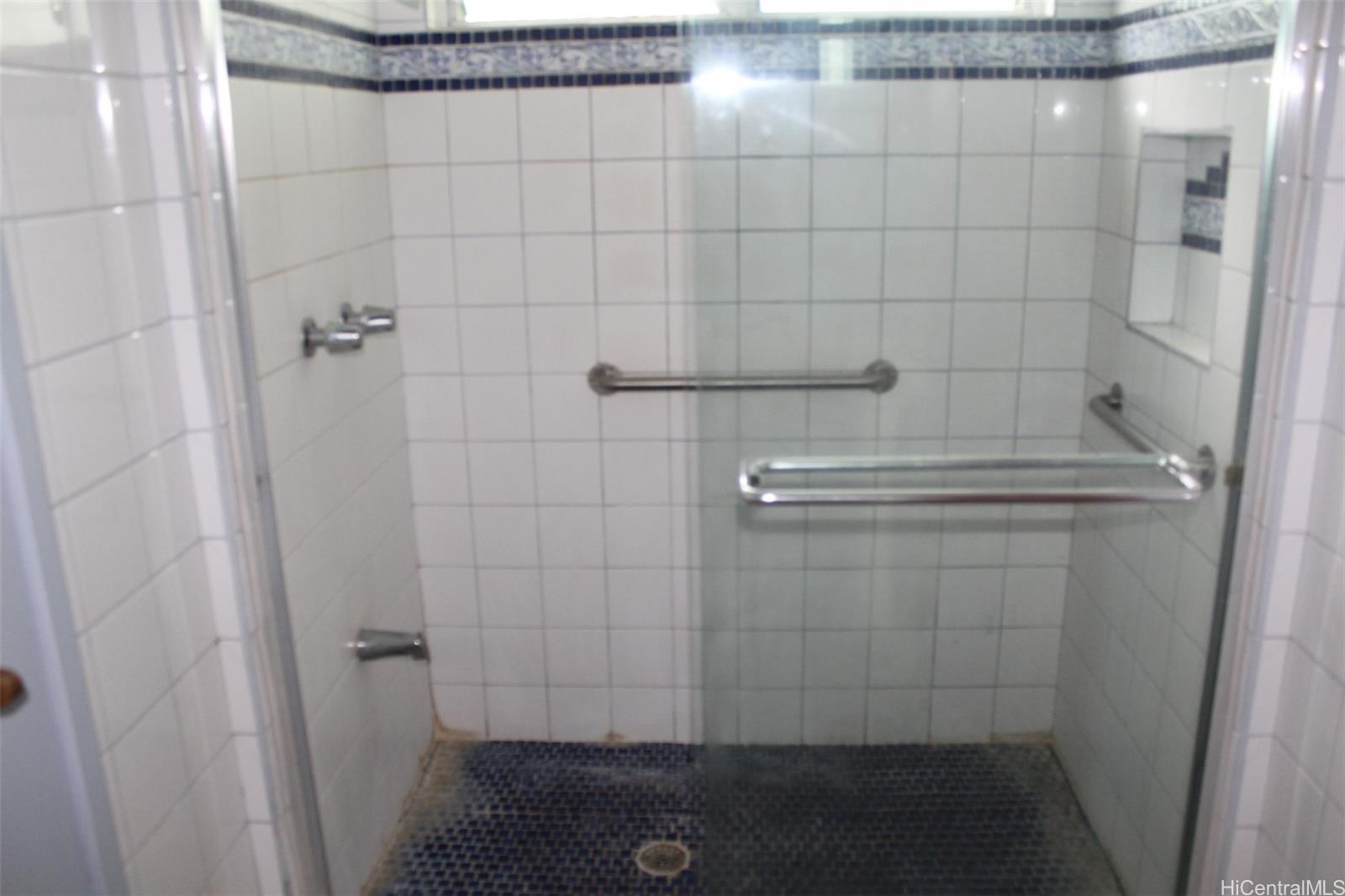 Photo 9 of 21