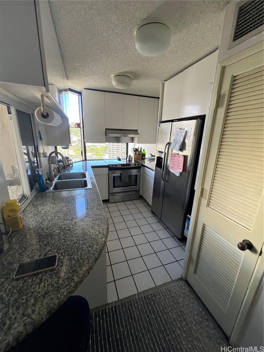 Photo 4 of 25
