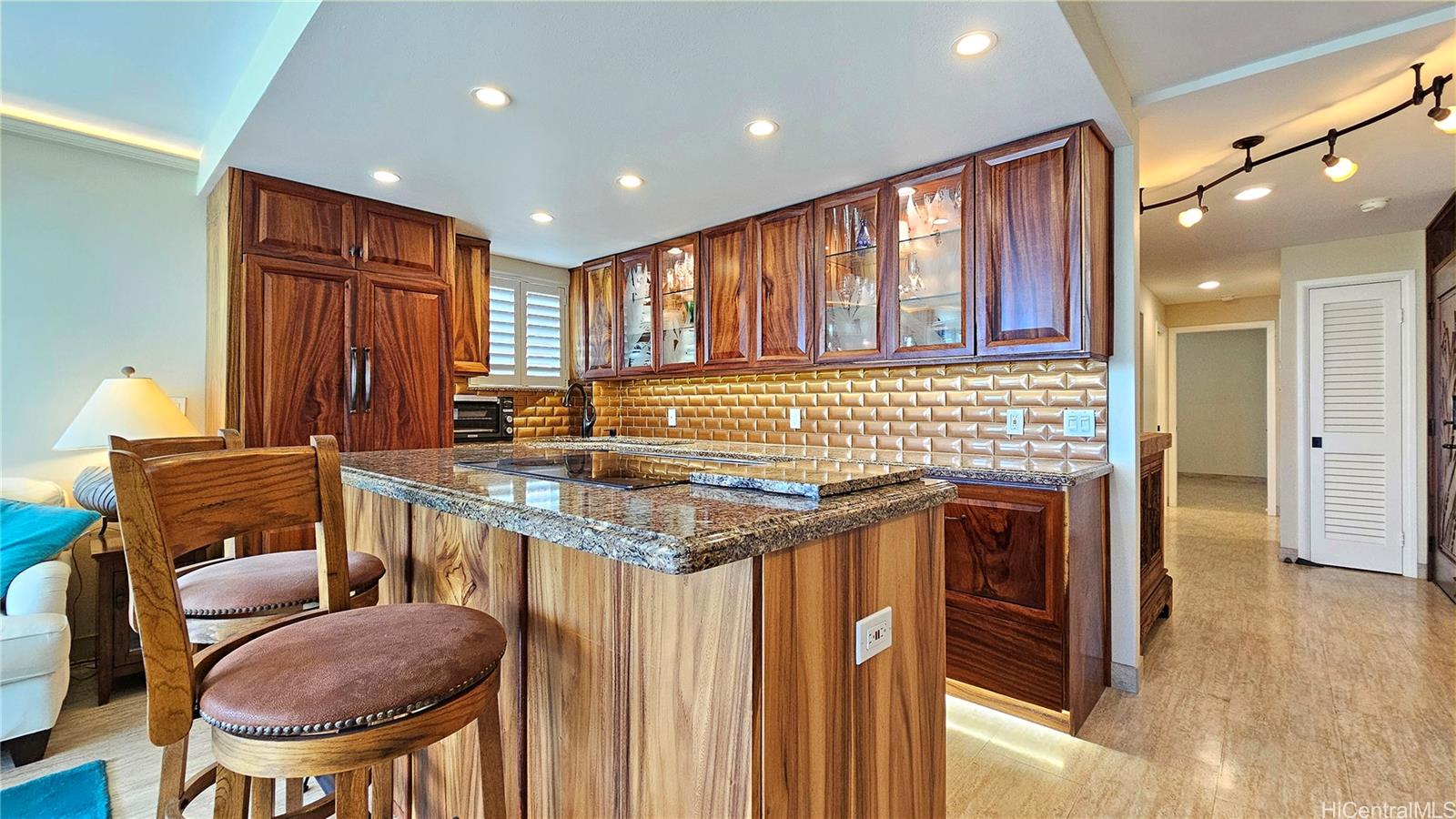2999 Kalakaua Avenue  Unit 404