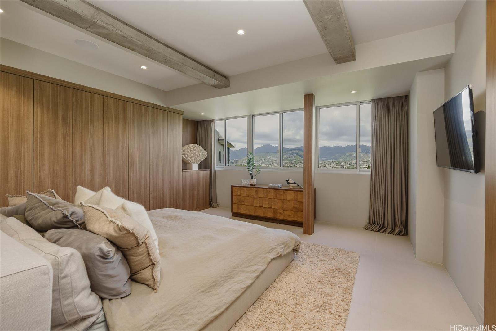 2969 Kalakaua Avenue  Unit 1201