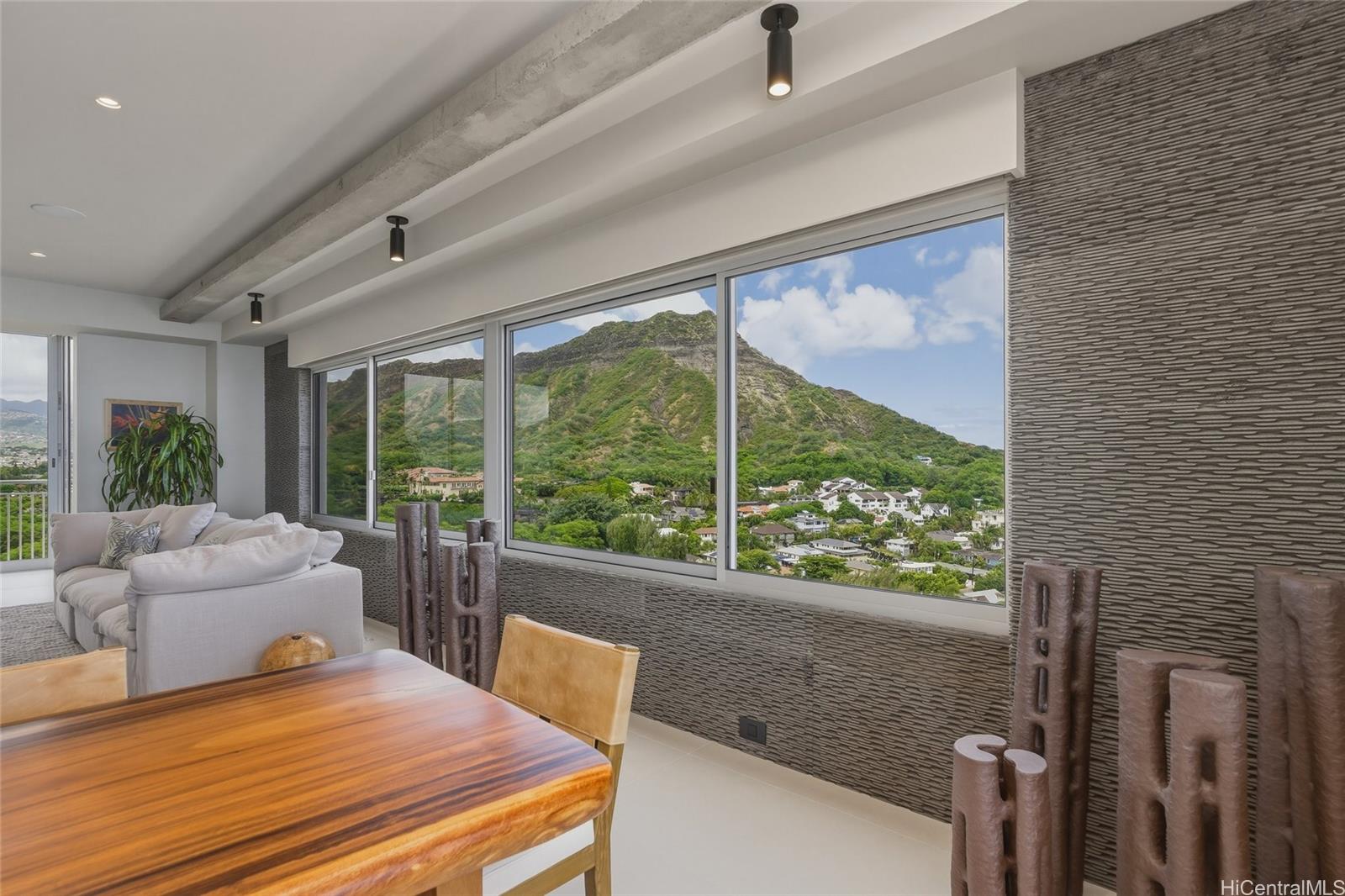 2969 Kalakaua Avenue  Unit 1201