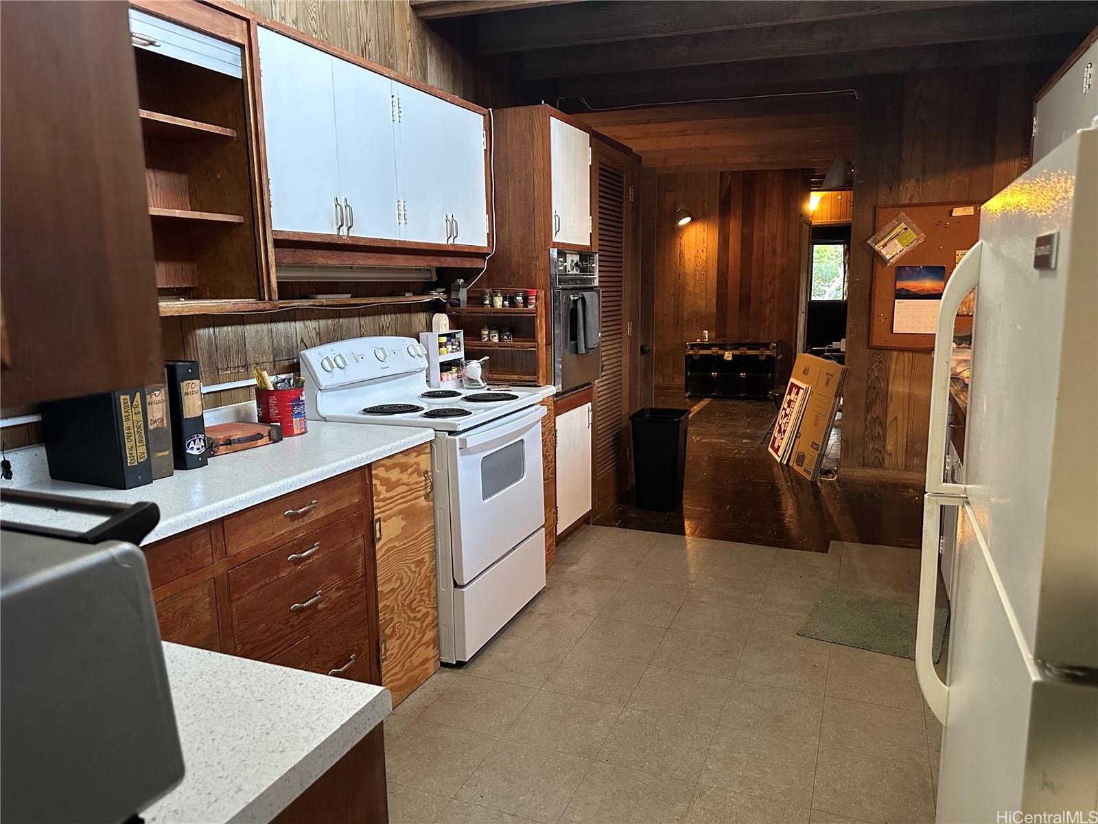 Photo 16 of 25
