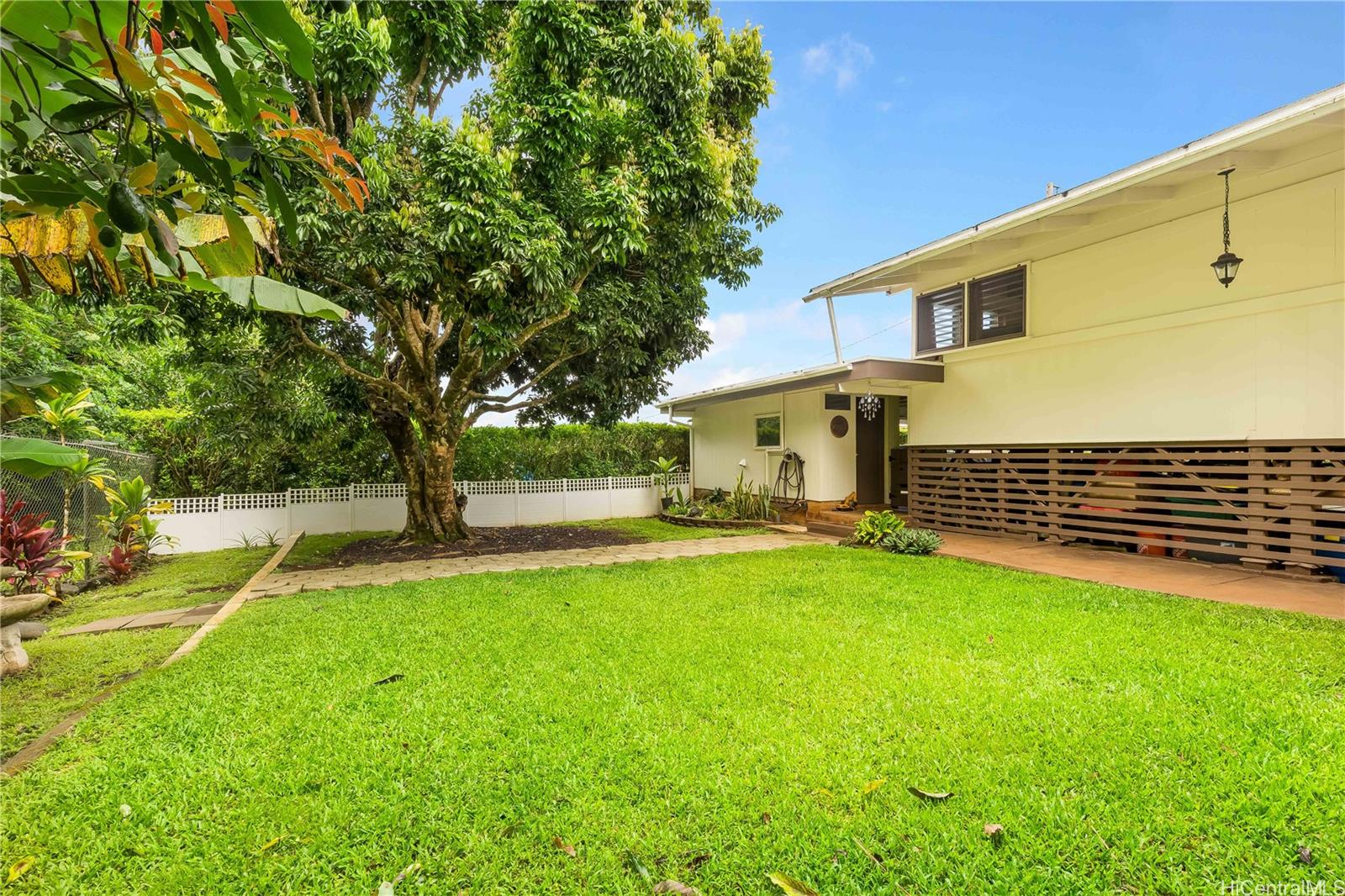Photo 23 of 25