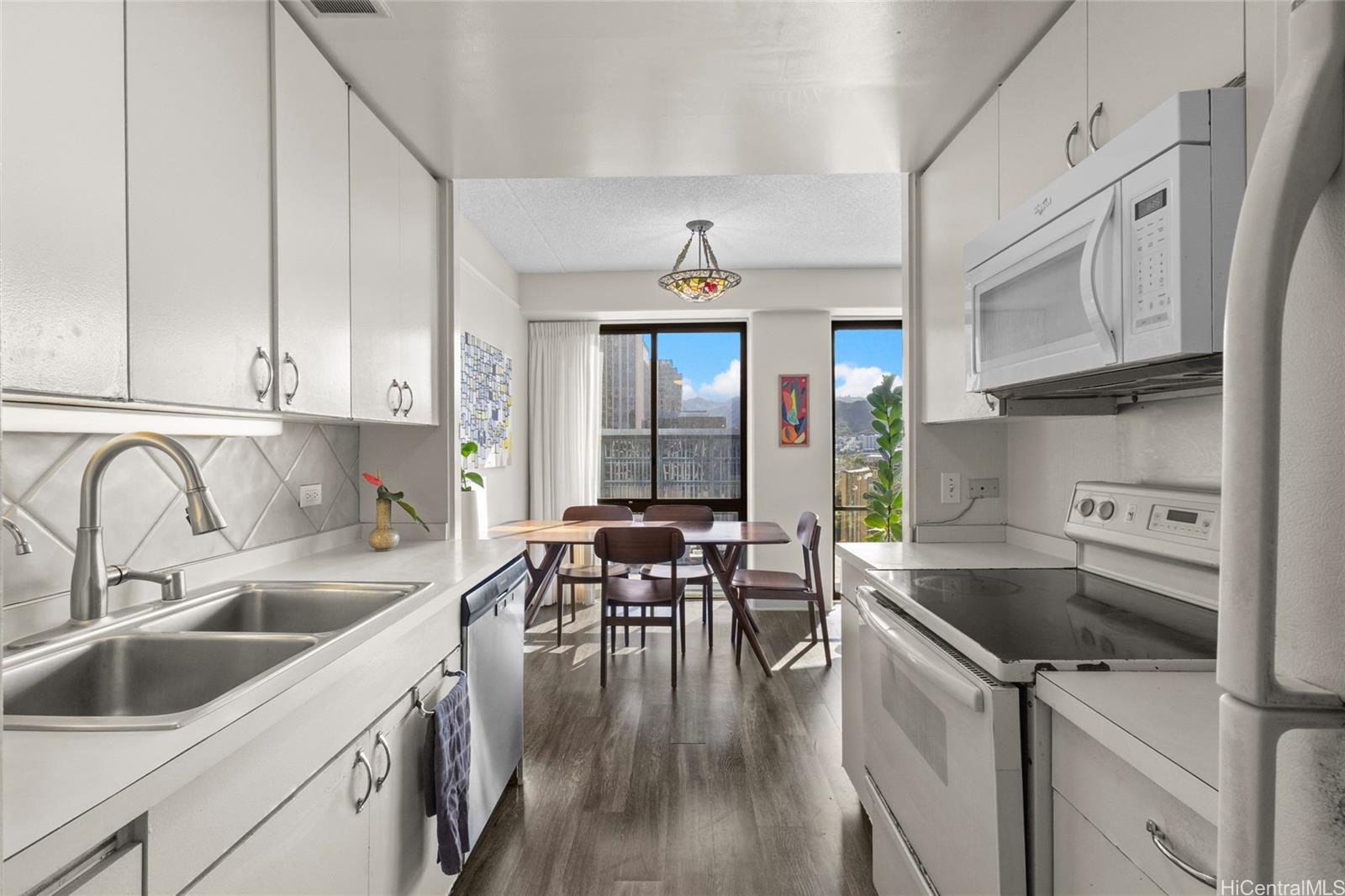 700 Richards Street  Unit 1206