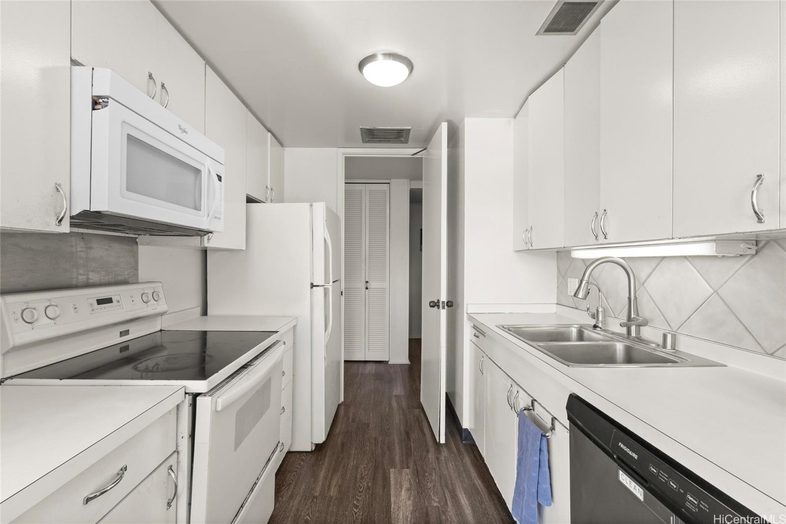 700 Richards Street  Unit 1206