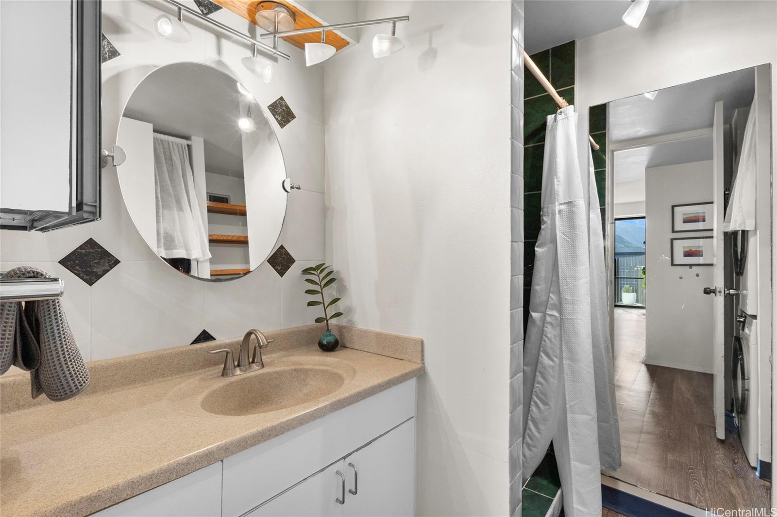 700 Richards Street  Unit 1206