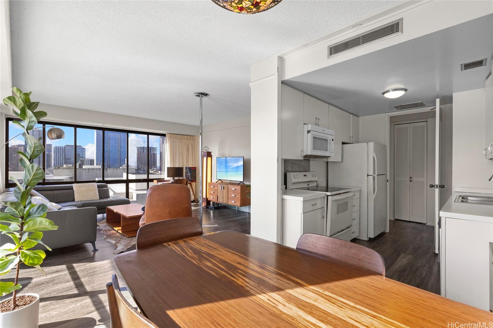 700 Richards Street  Unit 1206