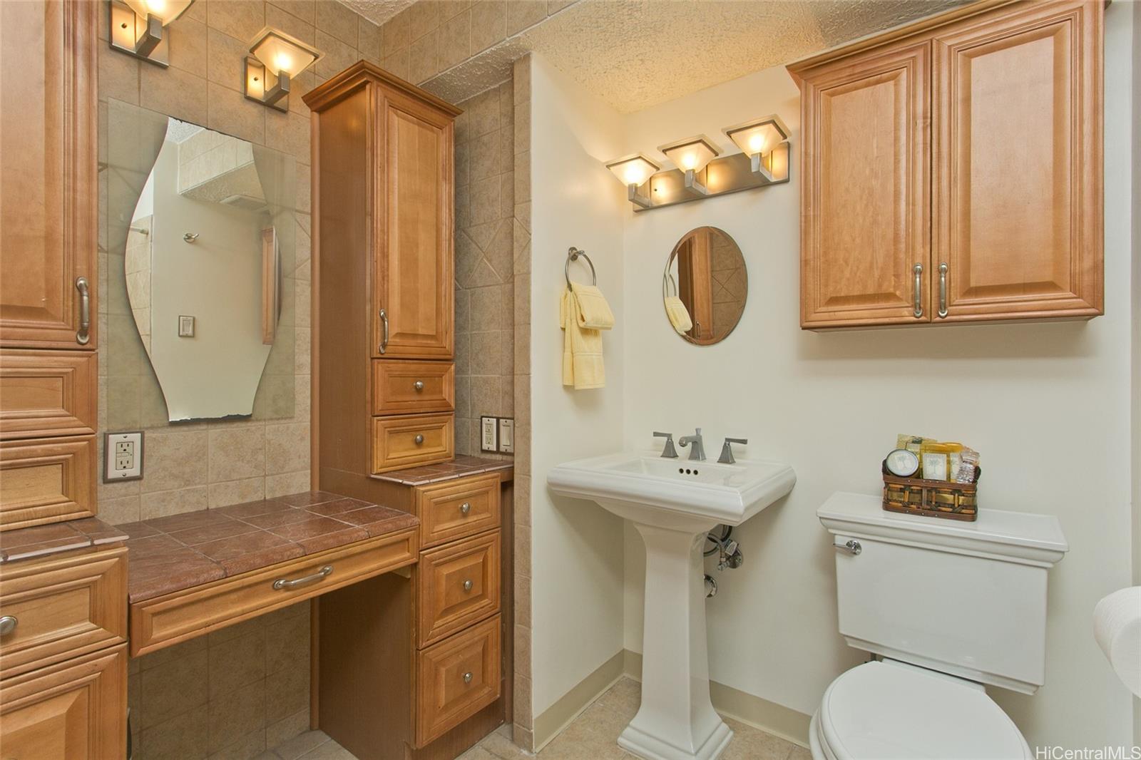 2029 Nuuanu Avenue  Unit 1605