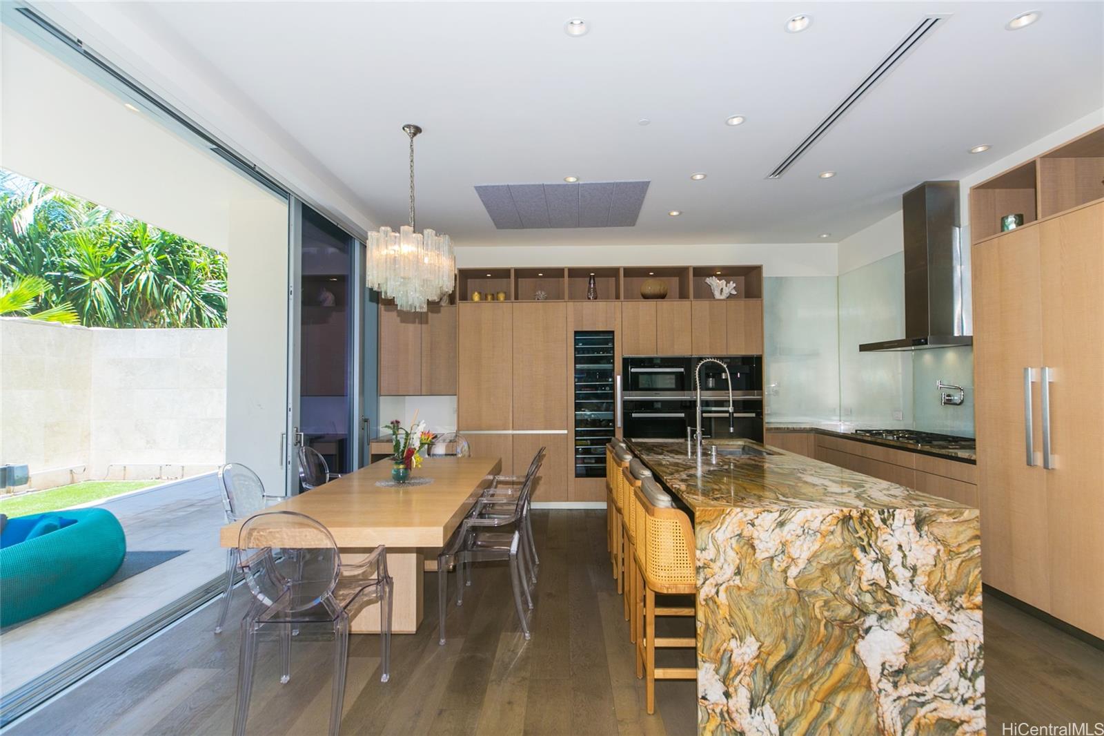 1118 Ala Moana Boulevard 2