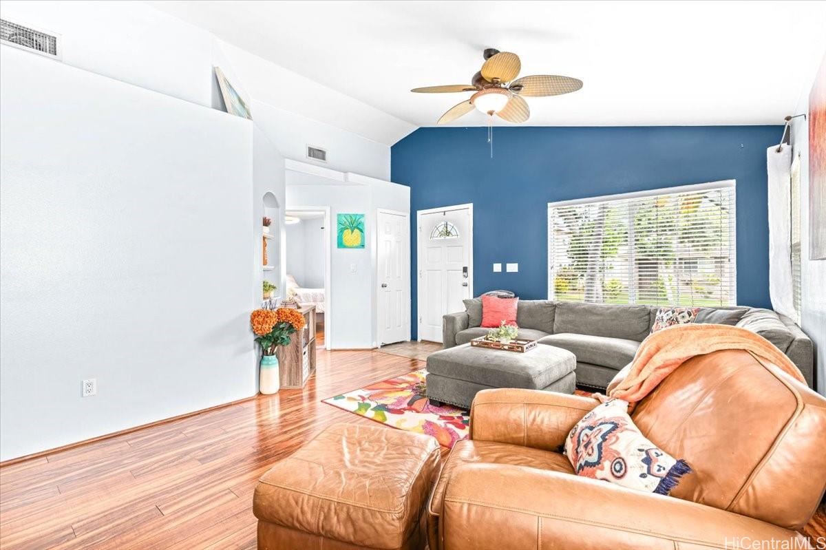 Photo 3 of 25